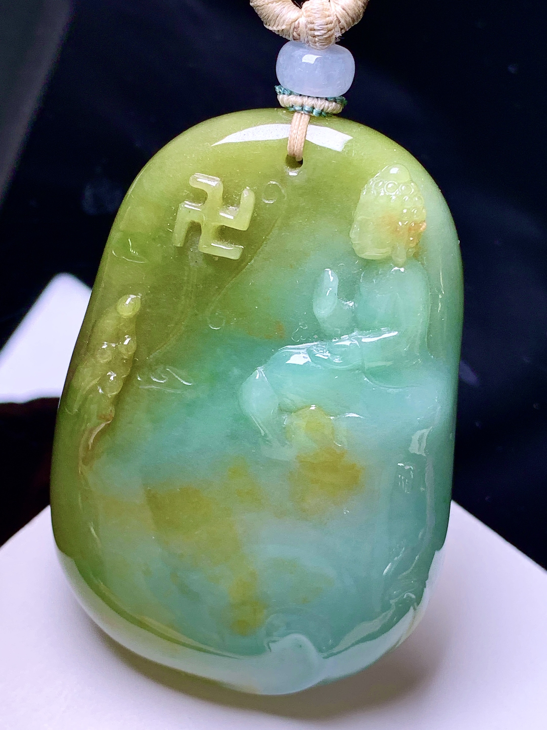 黄绿翡如来佛祖吊坠 玉质细腻 色泽艳丽清新 水润亮眼 整体尺寸59.6*41*11.2 a2