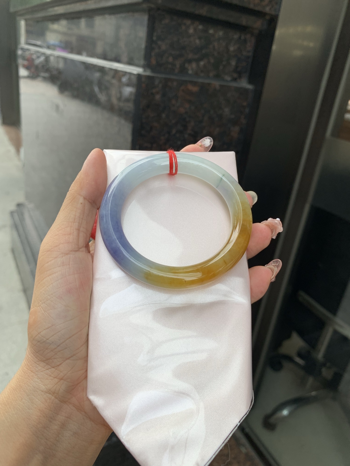 黄加紫福禄圆条 0531-N869 打灯多处细纹，底妆水润细腻，难得一见黄紫双彩福禄特色镯，一眼万年，如命定之约，携富贵之韵，在腕，心安，未来可期