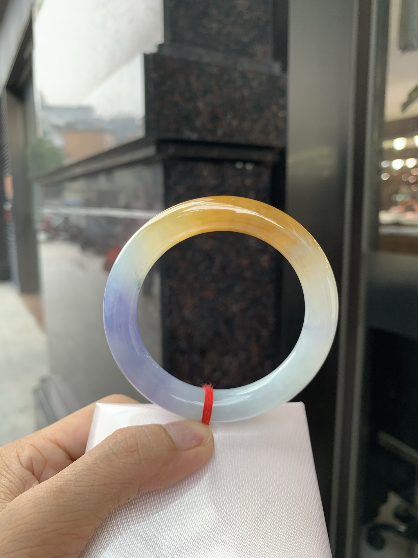 黄加紫福禄圆条 0531-N869 打灯多处细纹，底妆水润细腻，难得一见黄紫双彩福禄特色镯，一眼万年，如命定之约，携富贵之韵，在腕，心安，未来可期
