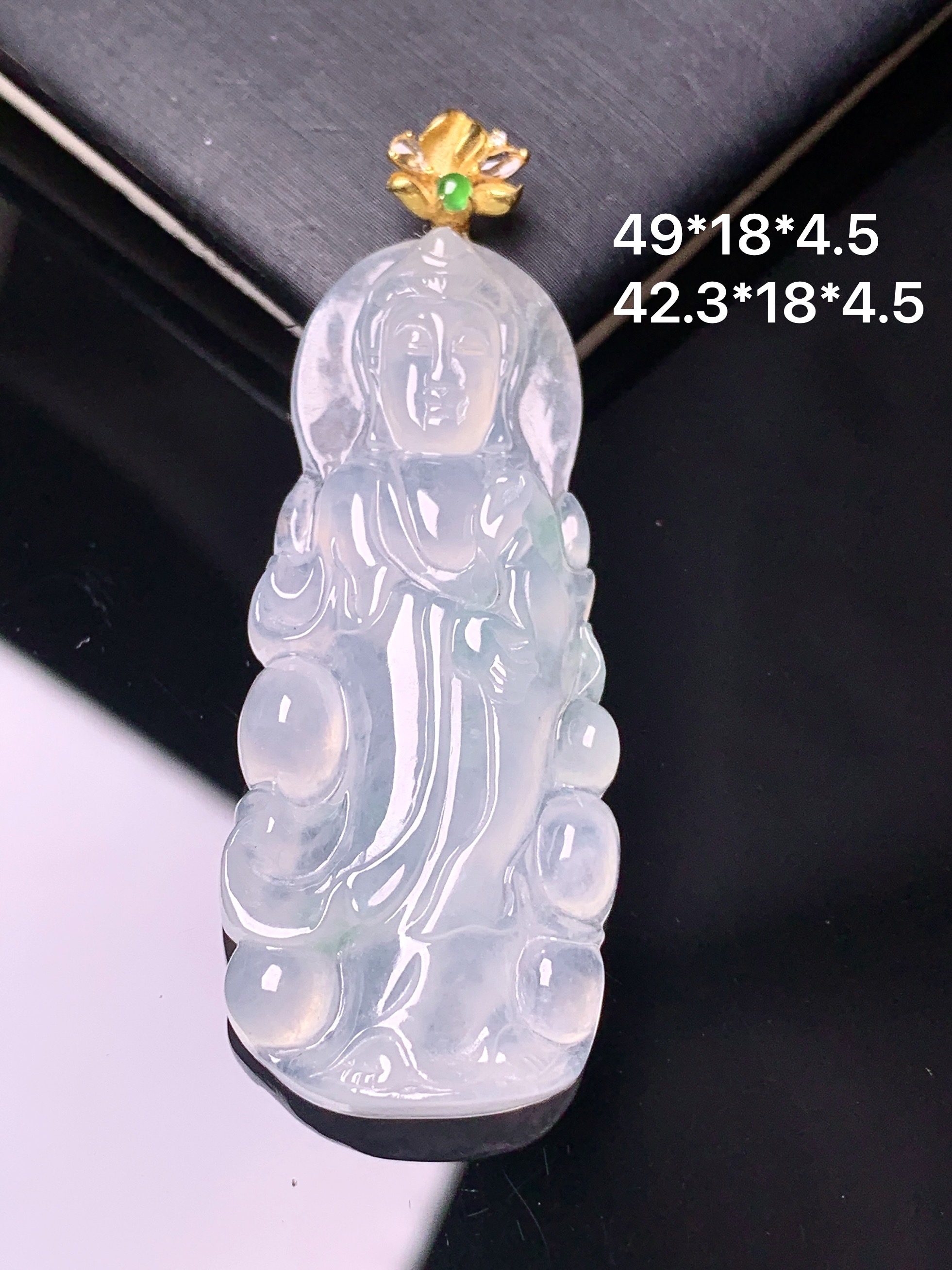 18k金镶嵌冰种观音菩萨吊坠 玉质细腻 色泽艳丽清新 水润亮眼 整体尺寸49*18*4.5 yz
