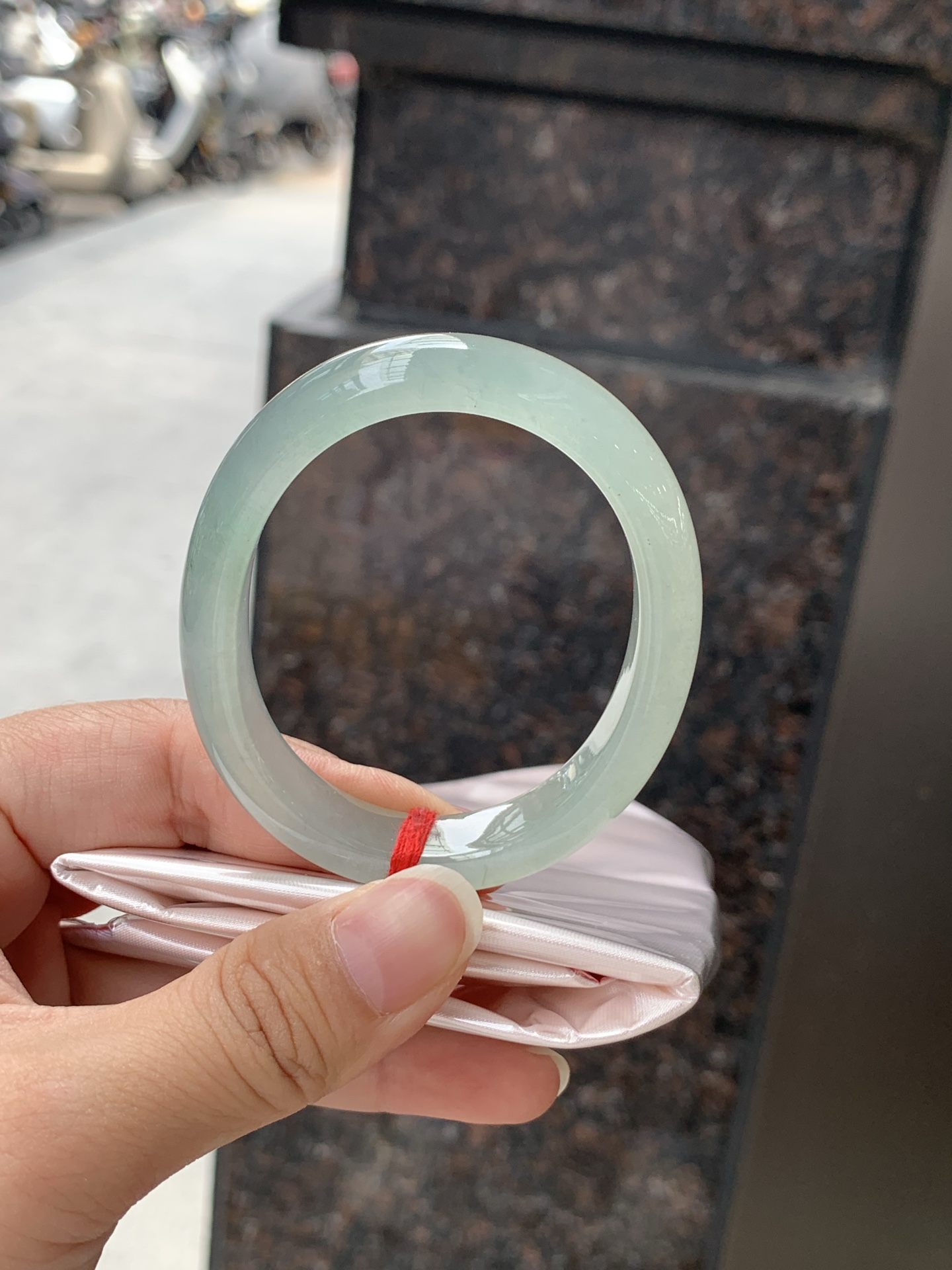 冰晴贵妃 0531-N863 打灯细纹，不影响，底妆冰透，清爽耐看的均匀晴底，夏季美好的冰凉感，时而晴而晴蓝，随光线变化如梦如幻