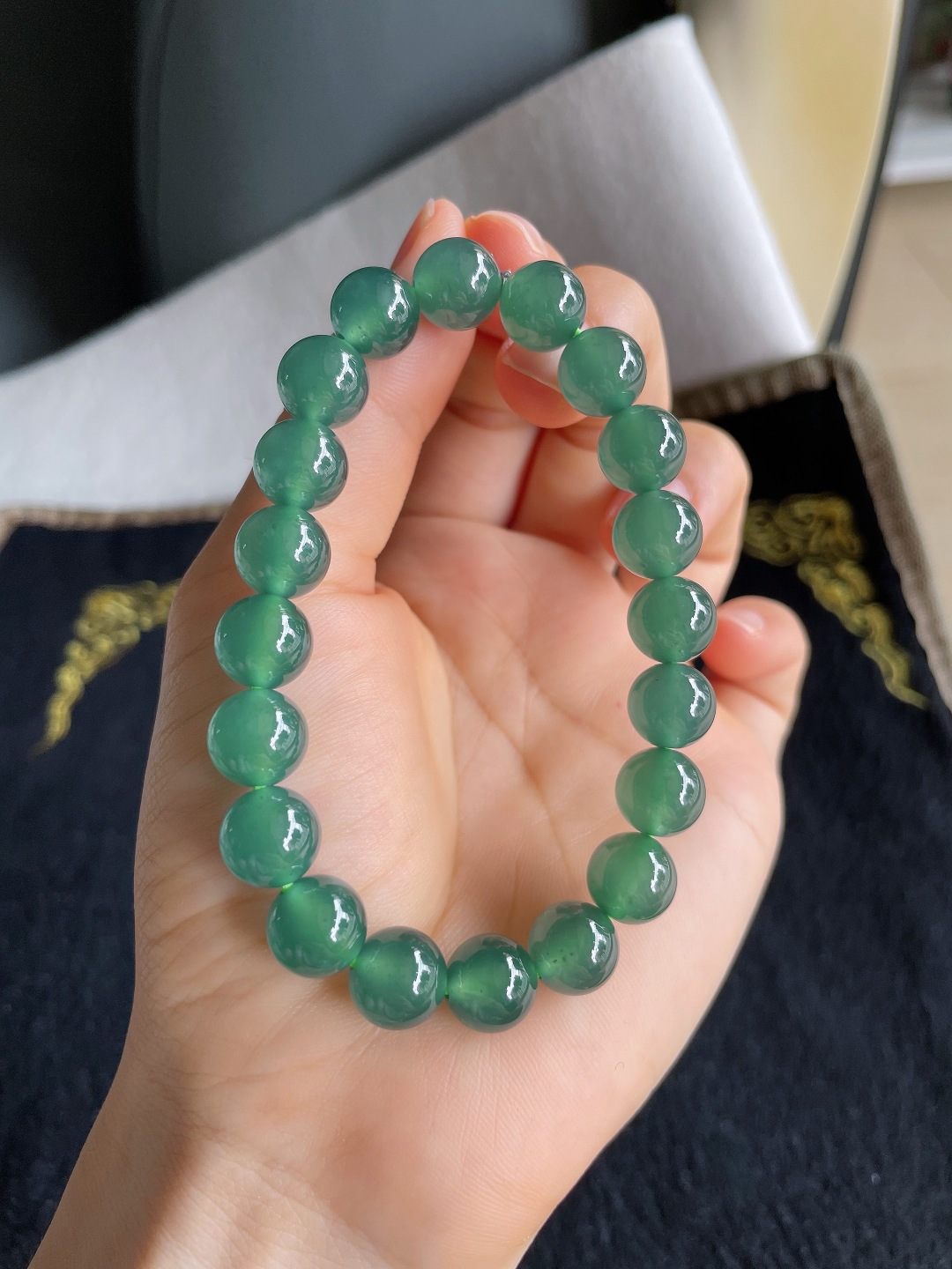 天然翡翠A货，冰蓝水手串，尺寸：9.8mm。【编3256】