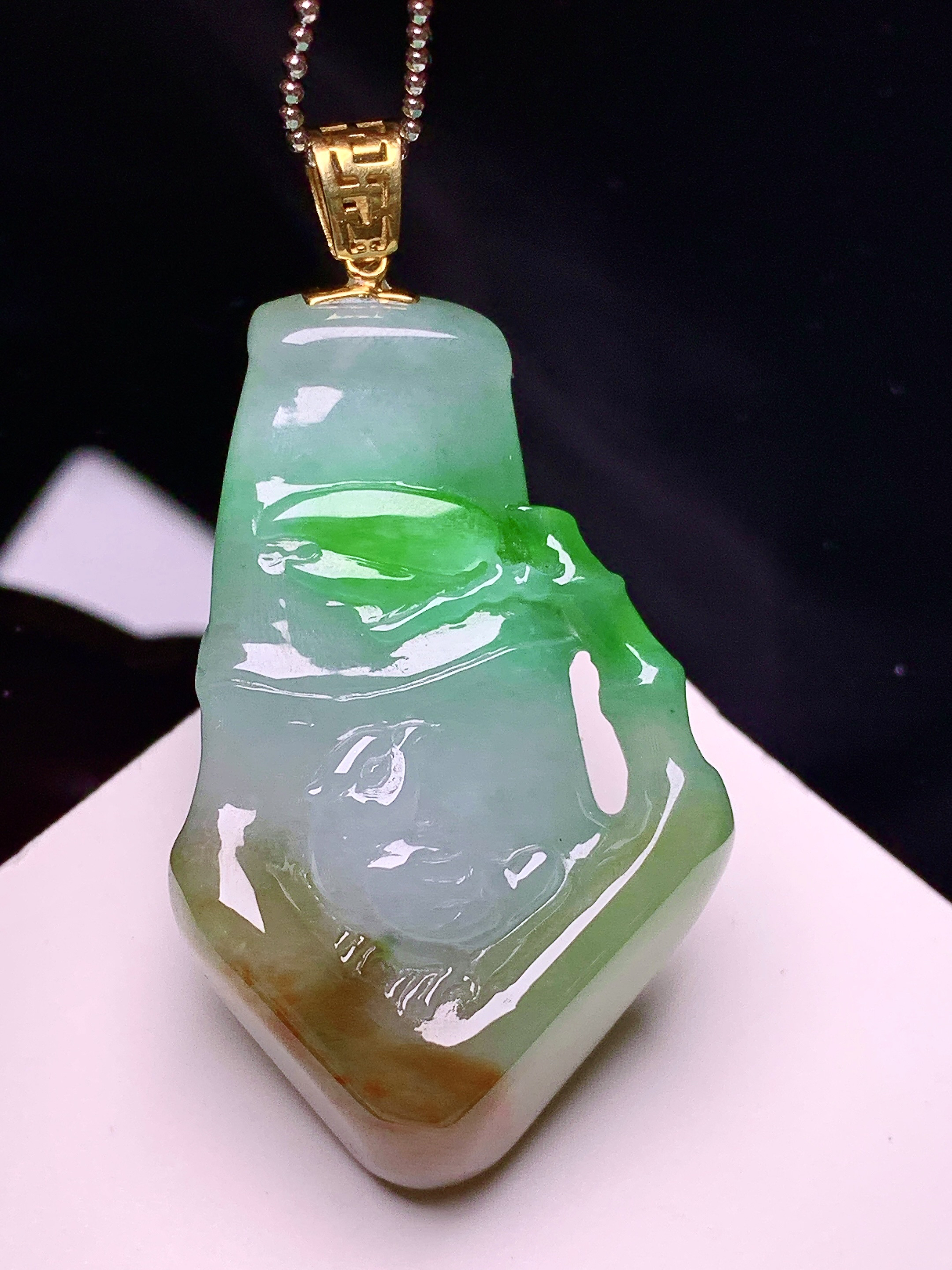 18k金镶嵌飘绿黄翡竹节吊坠 玉质细腻 色泽艳丽清新 水润亮眼 整体尺寸51*27.2*9.8 w1