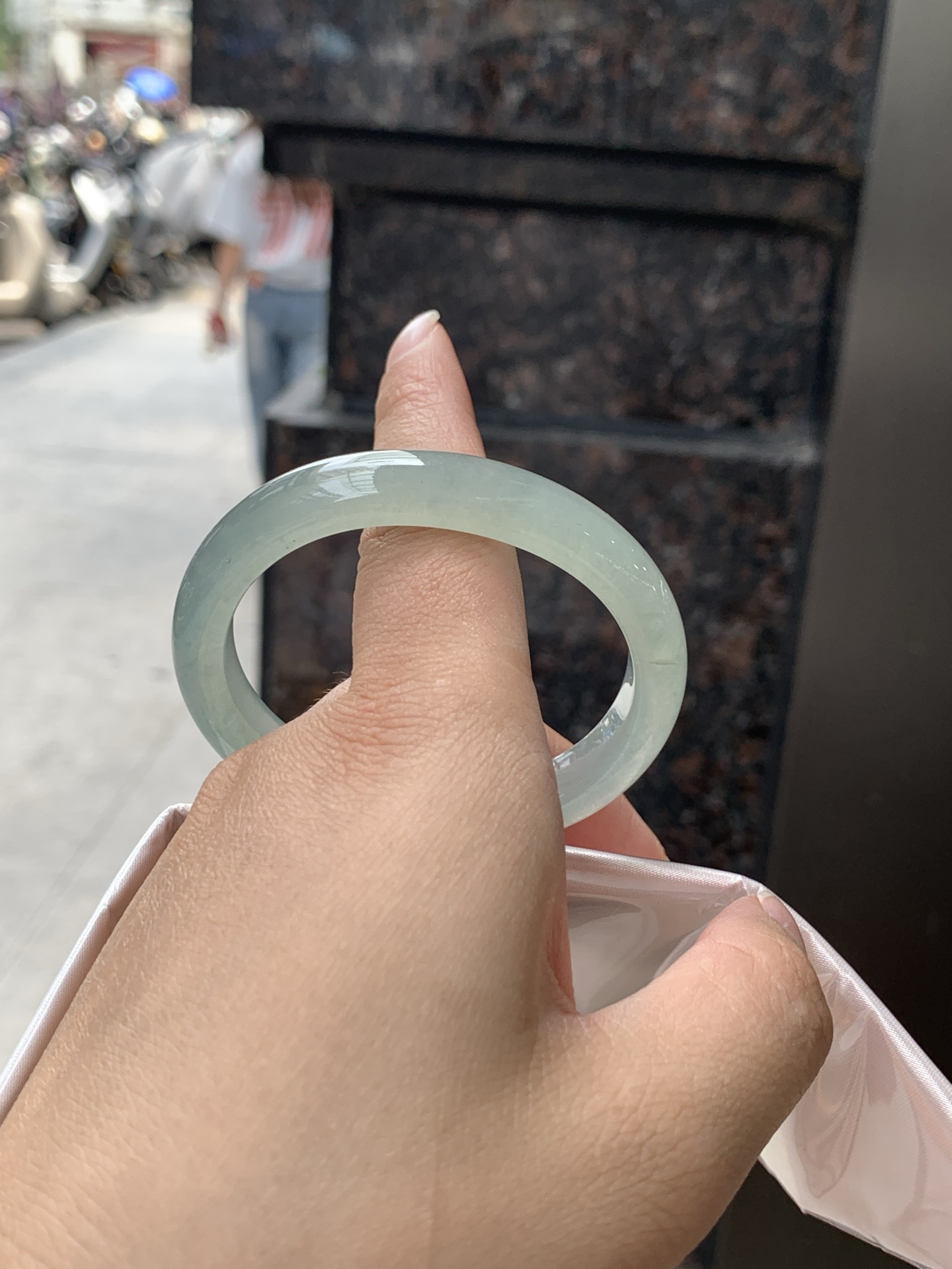 冰晴贵妃 0531-N863 打灯细纹，不影响，底妆冰透，清爽耐看的均匀晴底，夏季美好的冰凉感，时而晴而晴蓝，随光线变化如梦如幻