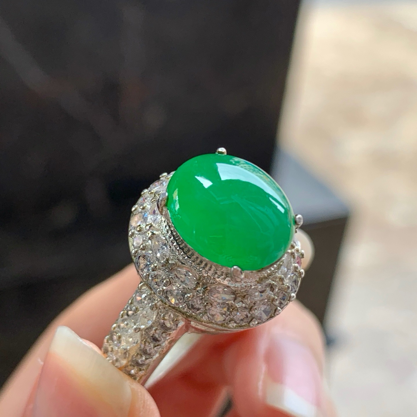 浓绿色戒面^_^鲜艳 玉质温润