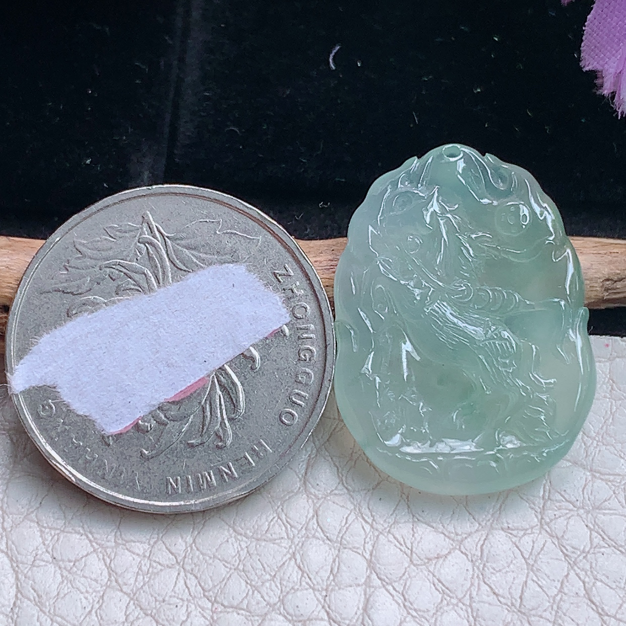 Ktj实拍27*20*4天然缅甸翡翠冰蓝飞马 马上发财玉吊坠 玉挂件