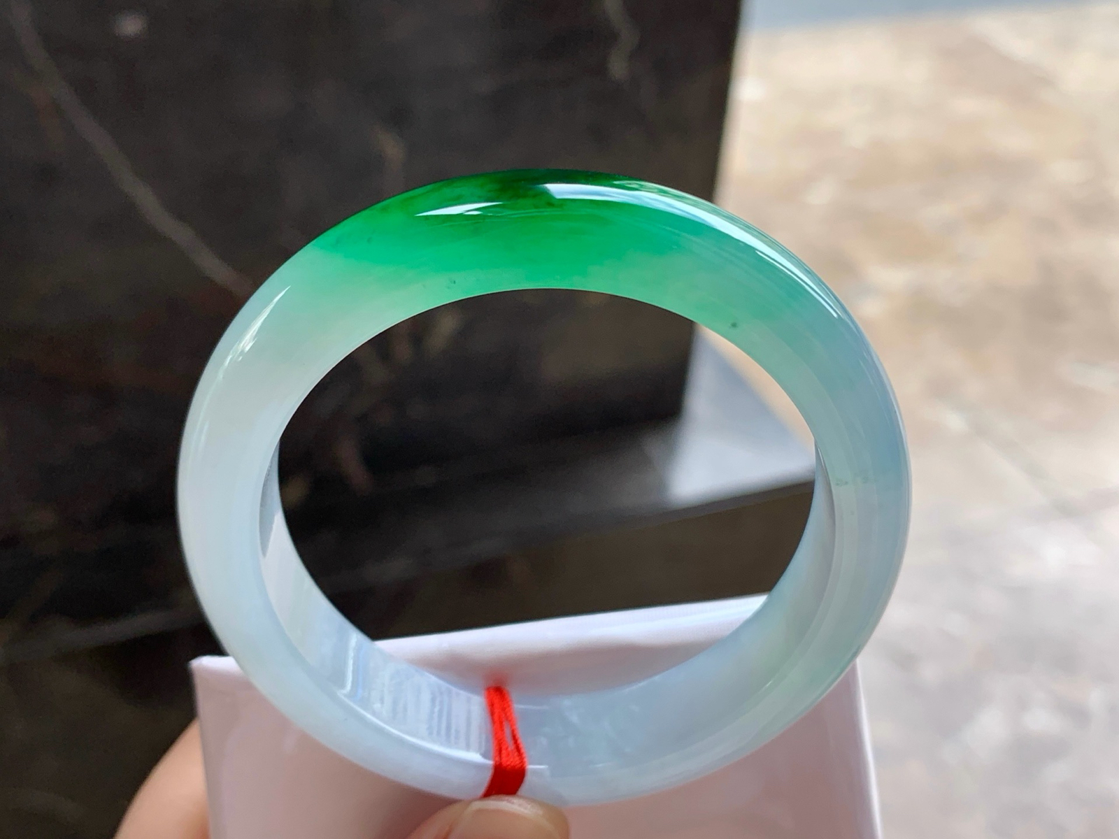 56-13.1-8.6
辣绿色手镯^_^种水足 鲜艳浓郁