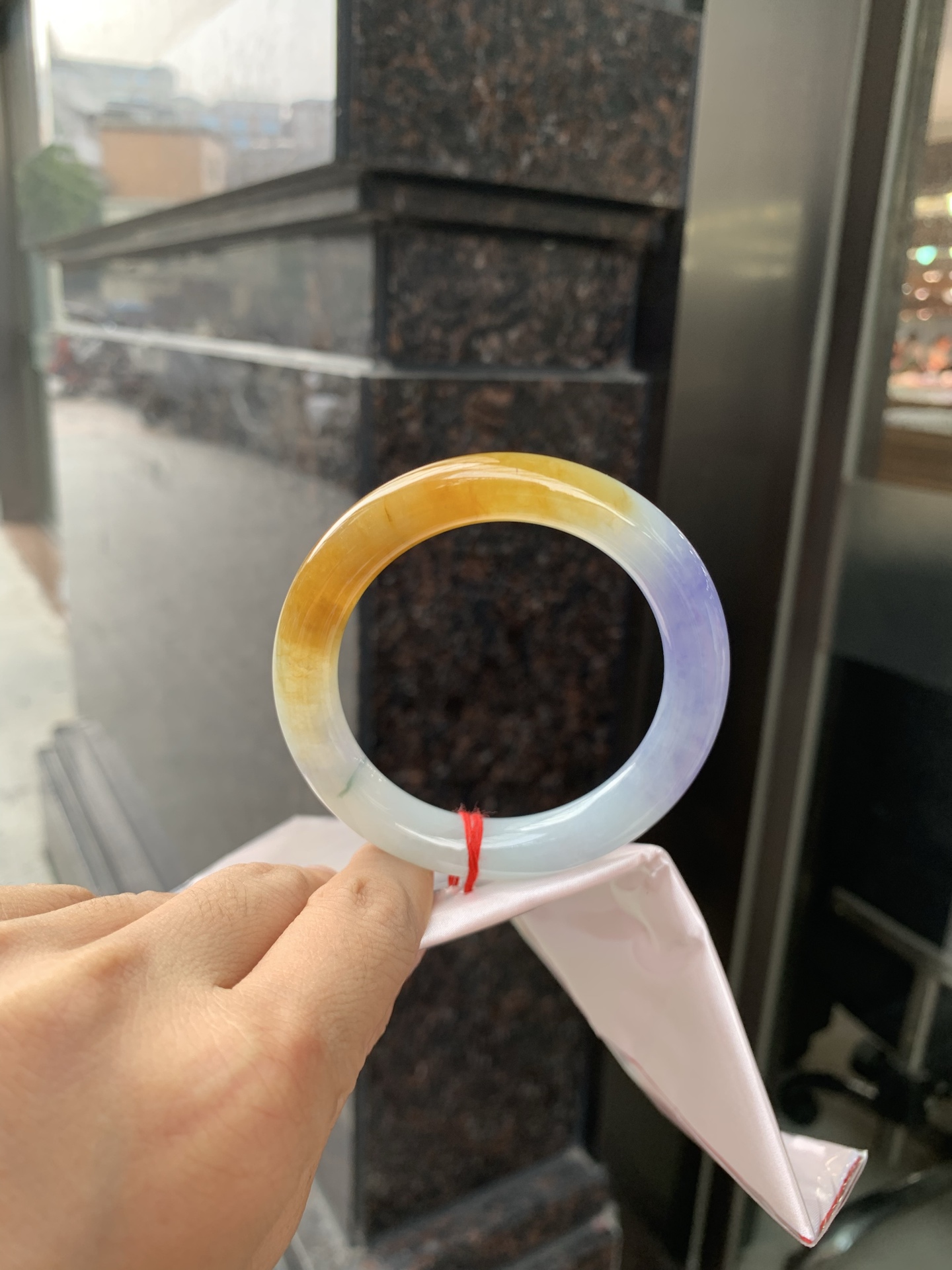 黄加紫福禄圆条 0531-N869 打灯多处细纹，底妆水润细腻，难得一见黄紫双彩福禄特色镯，一眼万年，如命定之约，携富贵之韵，在腕，心安，未来可期