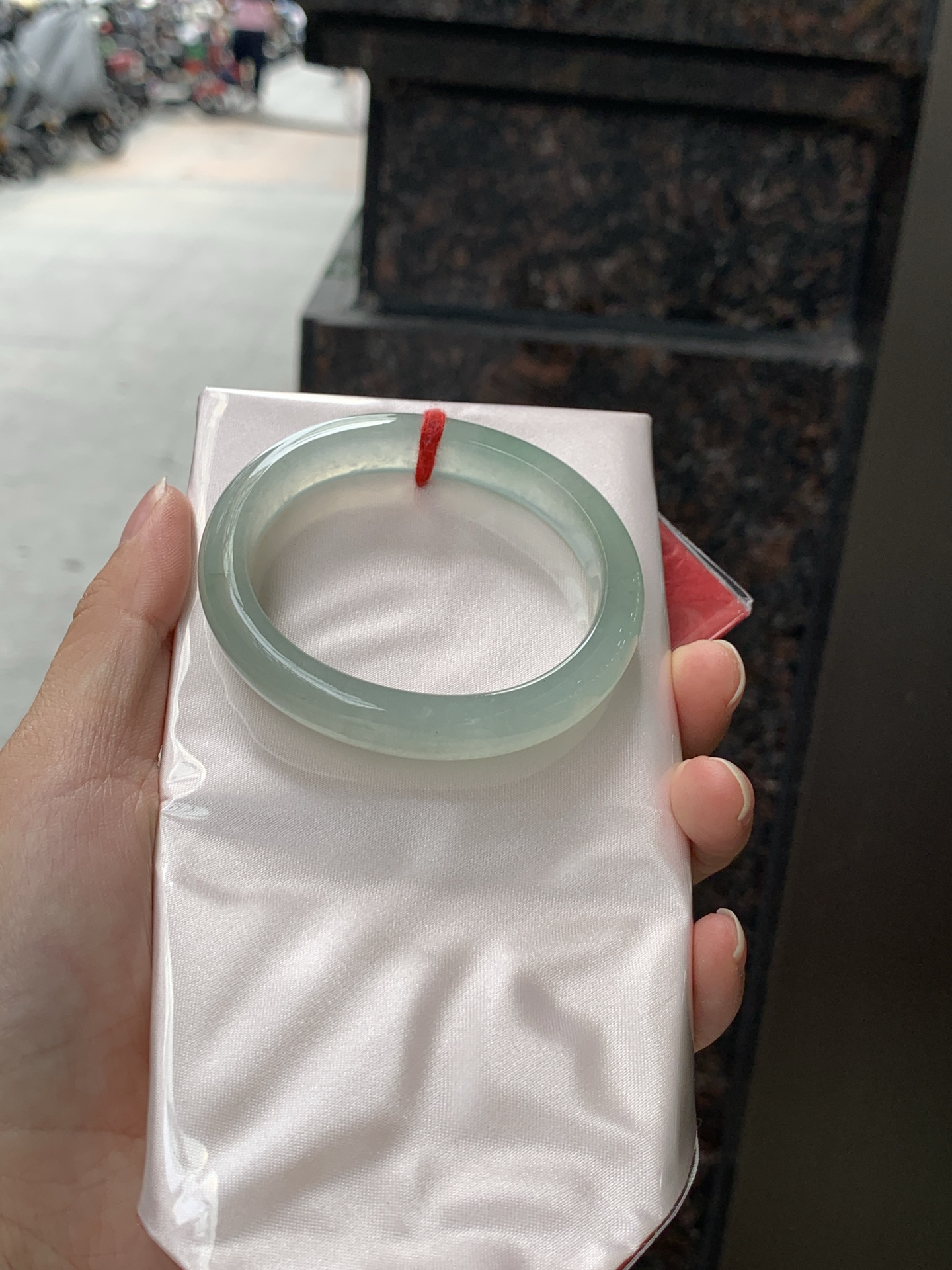 冰晴贵妃 0531-N863 打灯细纹，不影响，底妆冰透，清爽耐看的均匀晴底，夏季美好的冰凉感，时而晴而晴蓝，随光线变化如梦如幻