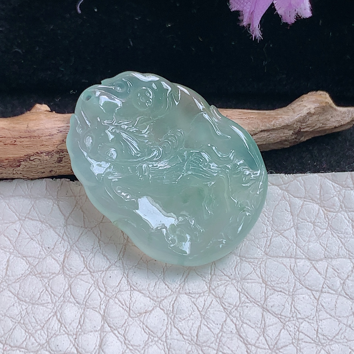 Ktj实拍27*20*4天然缅甸翡翠冰蓝飞马 马上发财玉吊坠 玉挂件