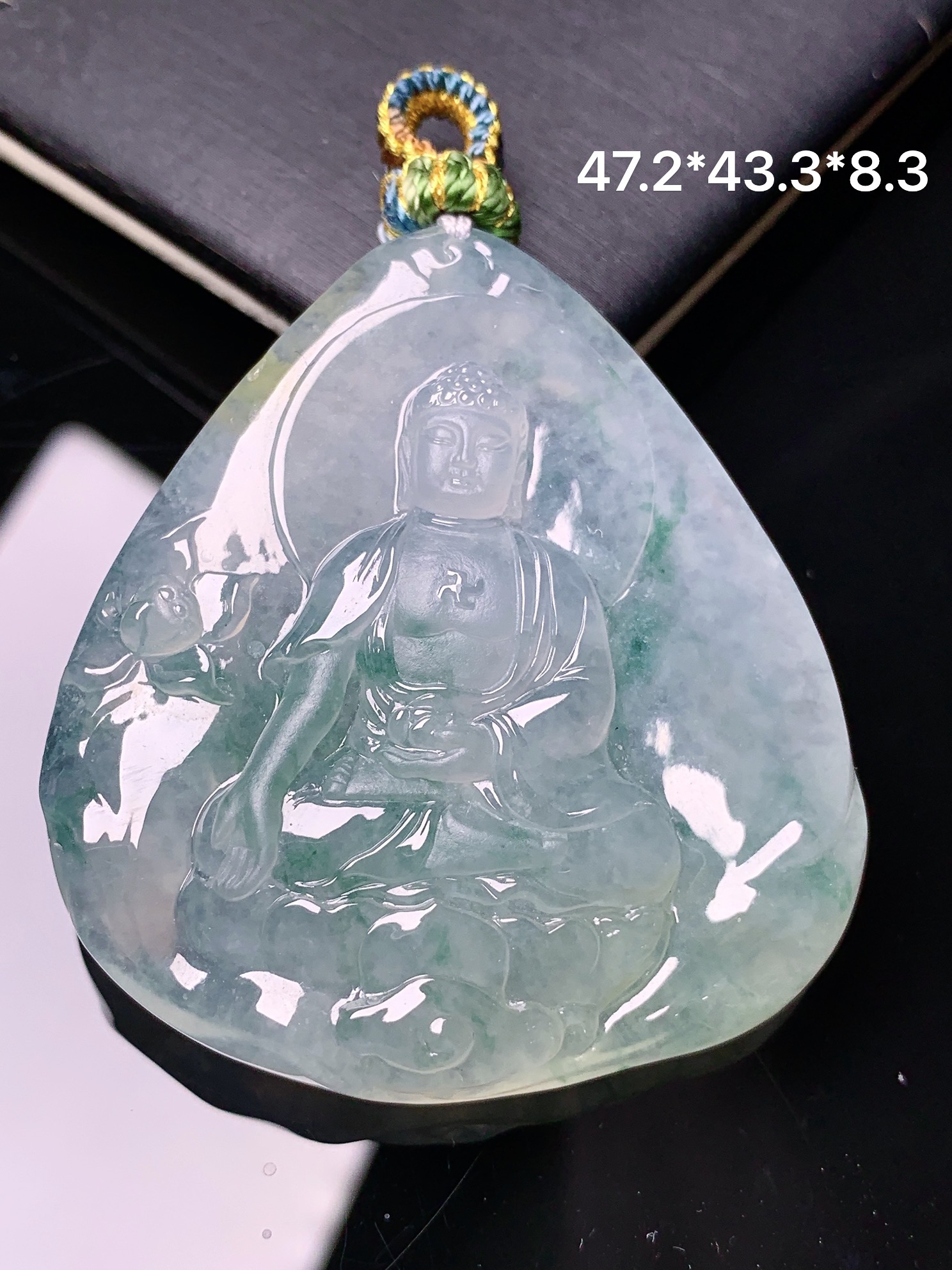 镶嵌飘绿观音吊坠 玉质细腻 色泽艳丽清新 水润亮眼 整体尺寸47.2*43.3*8.3 j1