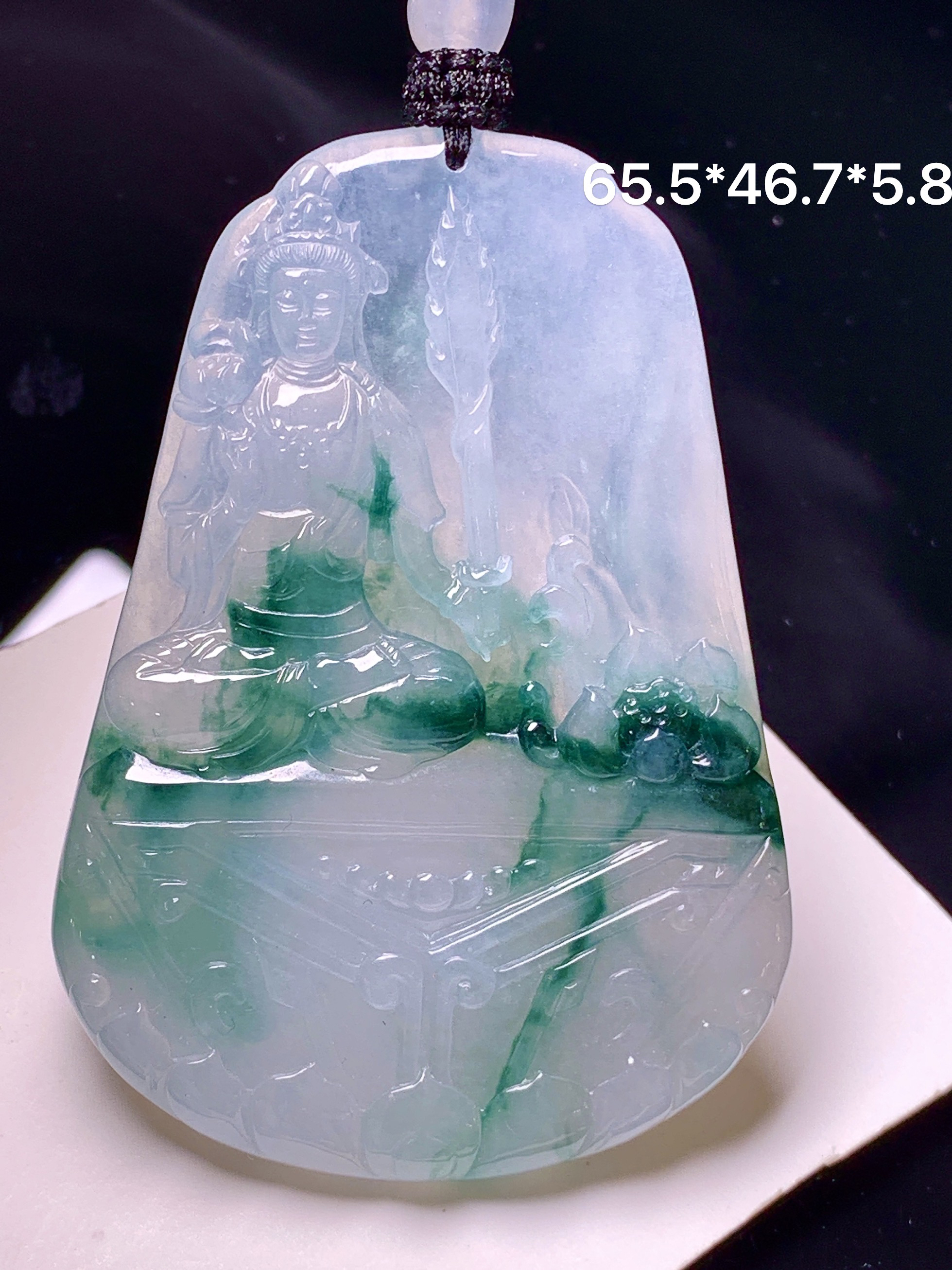 飘绿观音菩萨吊坠 玉质细腻 色泽艳丽清新 水润亮眼 整体尺寸65.5*46.7*5.8 a2