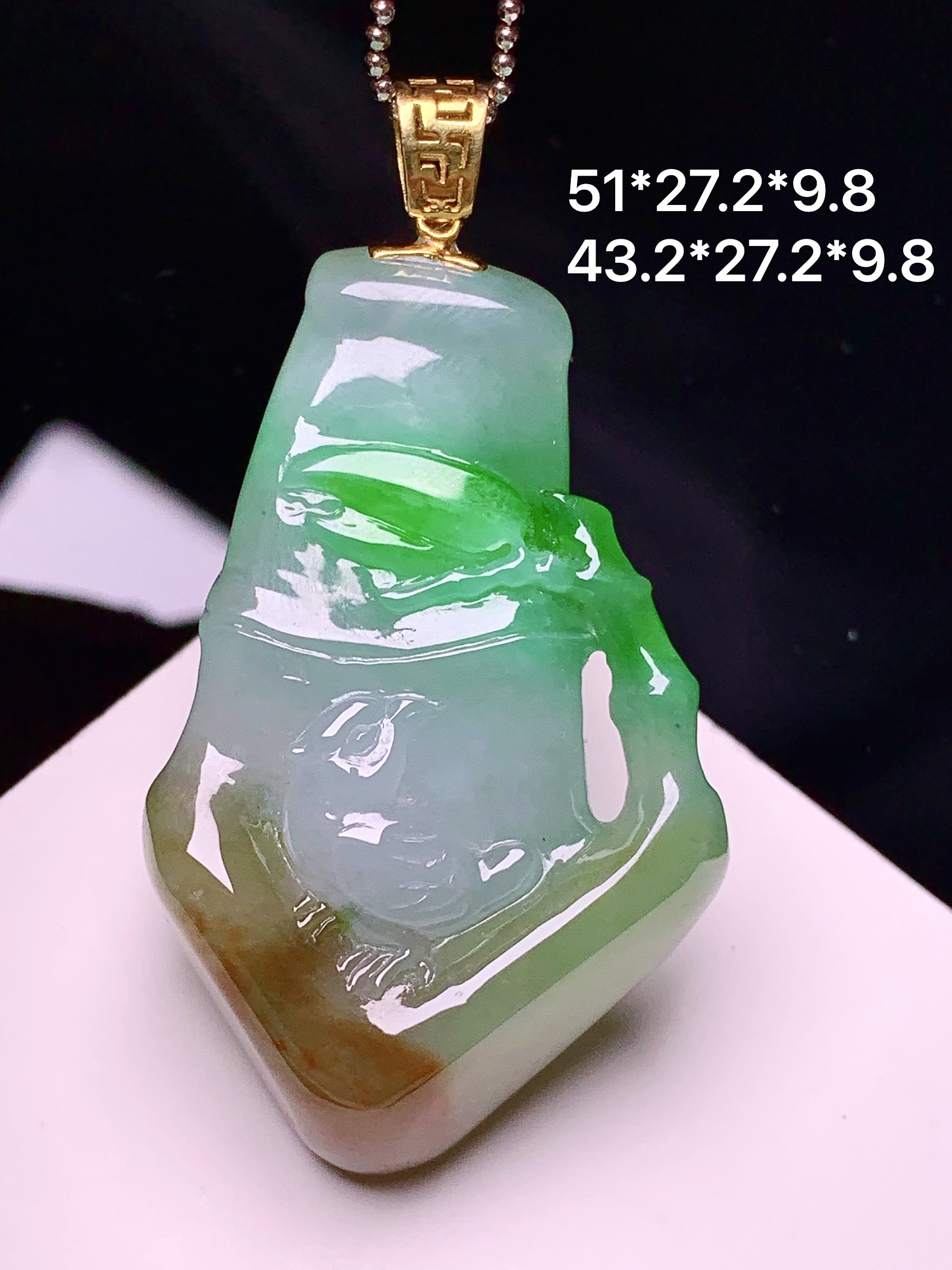18k金镶嵌飘绿黄翡竹节吊坠 玉质细腻 色泽艳丽清新 水润亮眼 整体尺寸51*27.2*9.8 w1