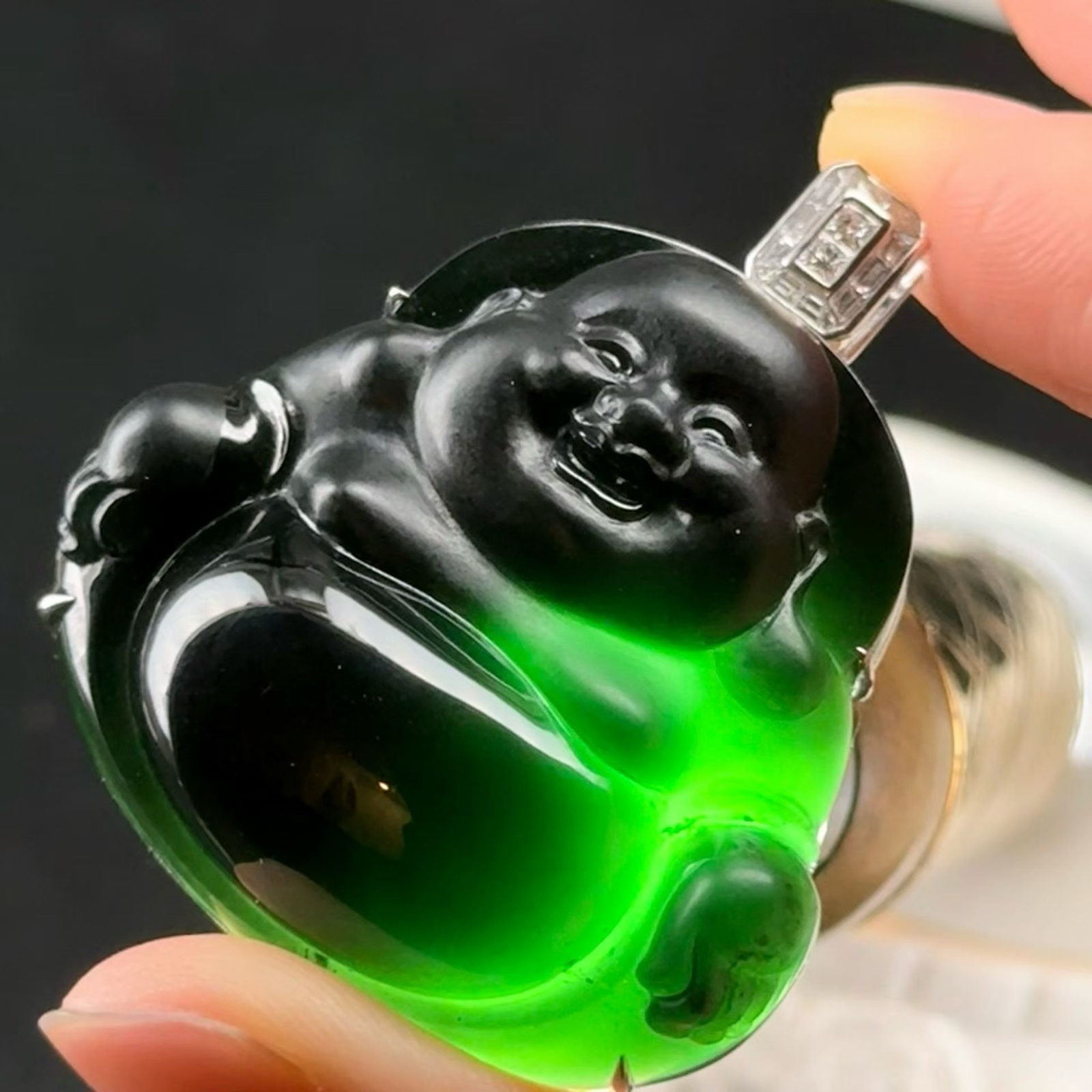 精品18k墨翠大肚佛 种好色正 黑度极好 打灯通透 油性十足  尺寸45.9