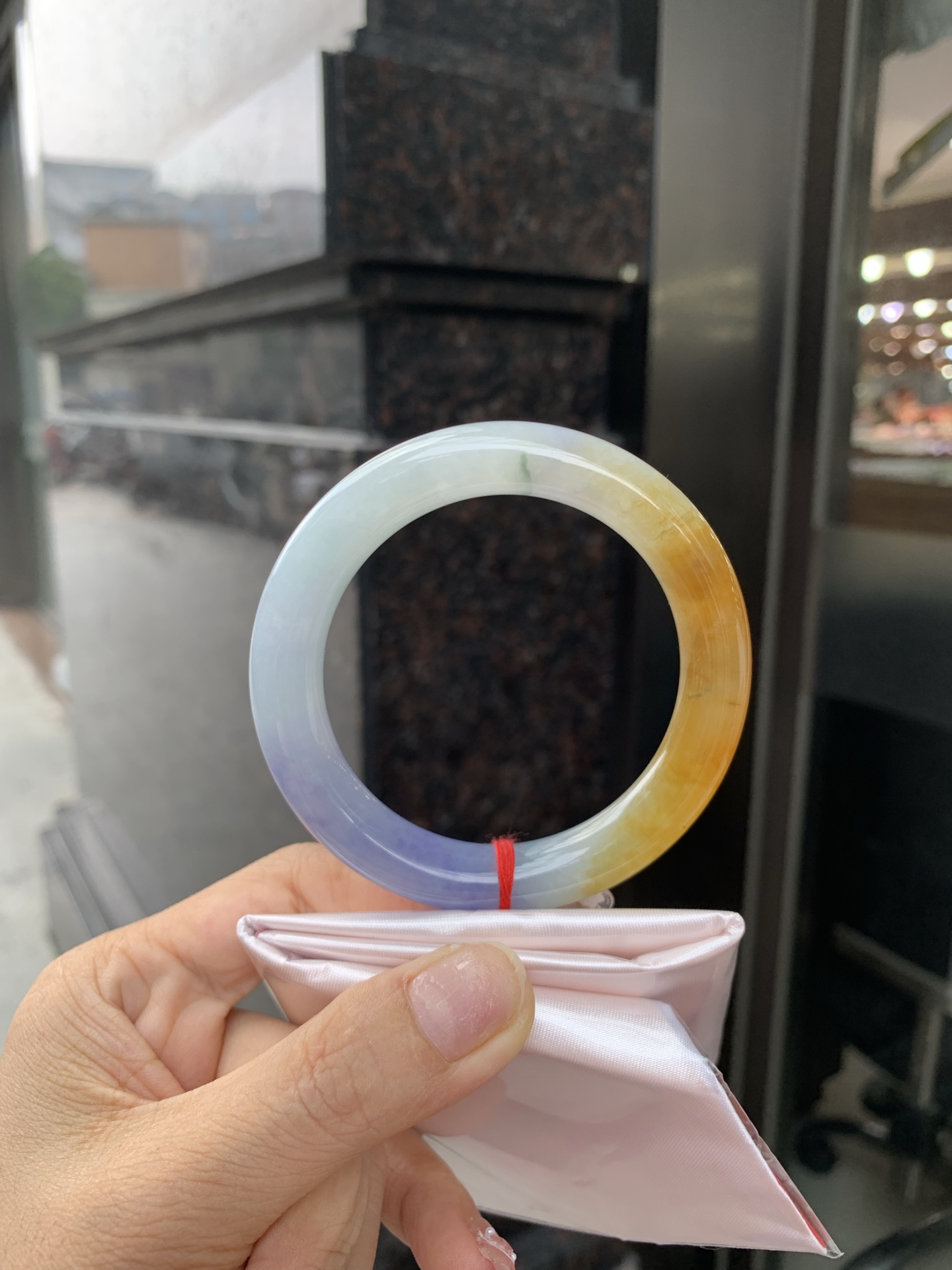 黄加紫福禄圆条 0531-N869 打灯多处细纹，底妆水润细腻，难得一见黄紫双彩福禄特色镯，一眼万年，如命定之约，携富贵之韵，在腕，心安，未来可期