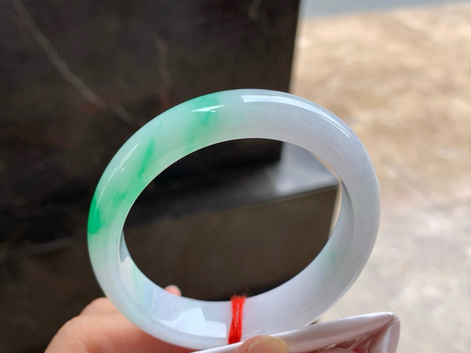 54.2-13-7.5
飘绿贵妃手镯^_^色阳 正圈51 52可以带