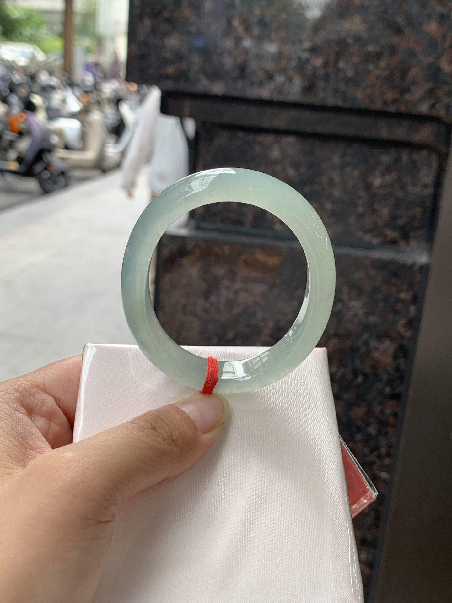 冰晴贵妃 0531-N863 打灯细纹，不影响，底妆冰透，清爽耐看的均匀晴底，夏季美好的冰凉感，时而晴而晴蓝，随光线变化如梦如幻