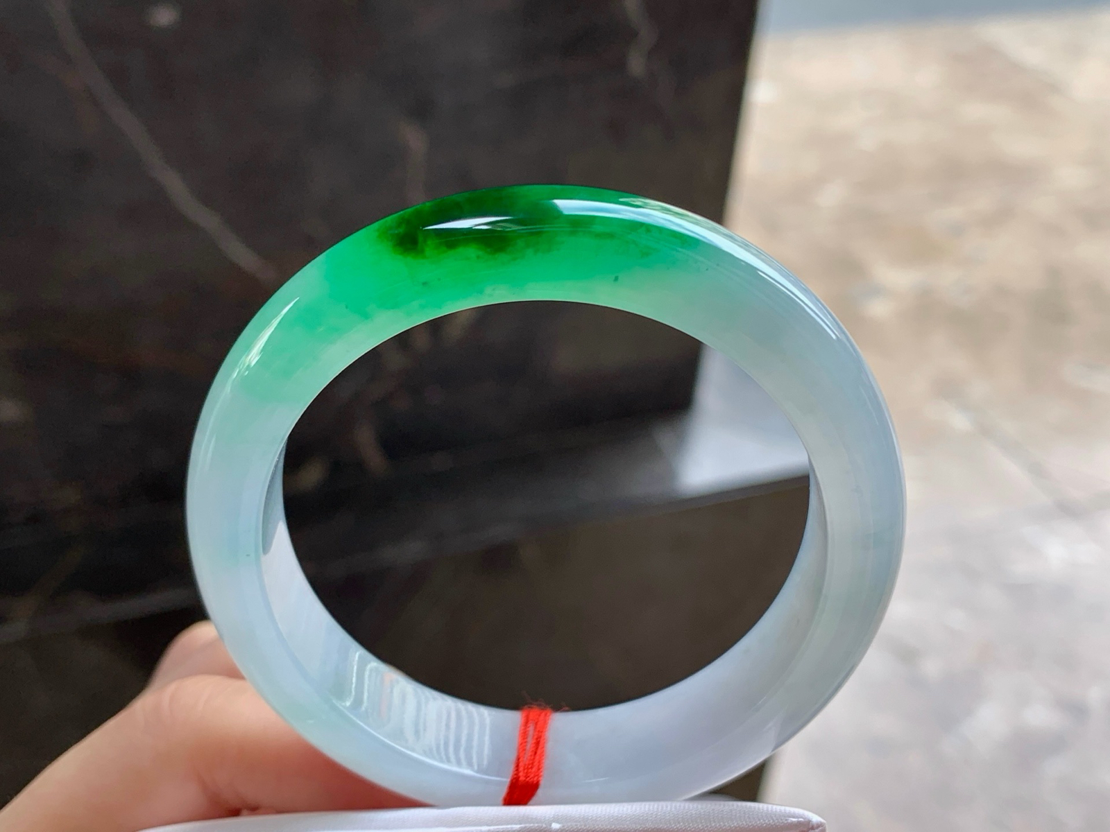 56-13.1-8.6
辣绿色手镯^_^种水足 鲜艳浓郁