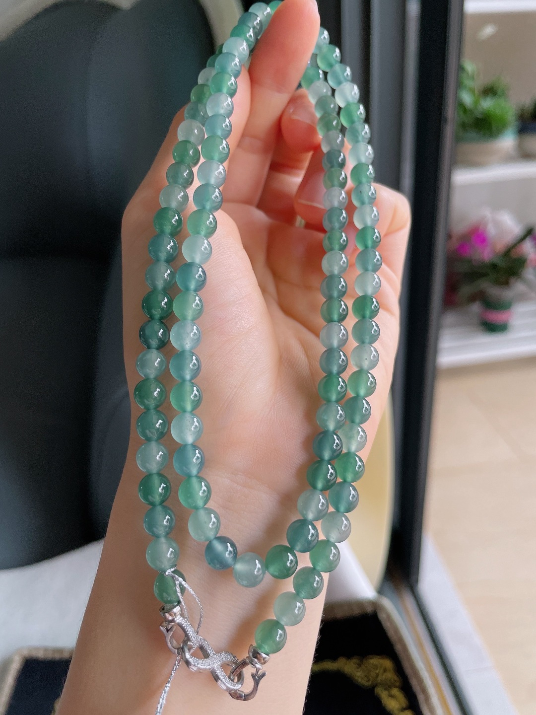 天然翡翠A货，冰三彩珠链，尺寸：6.4mm101颗。【编4140】