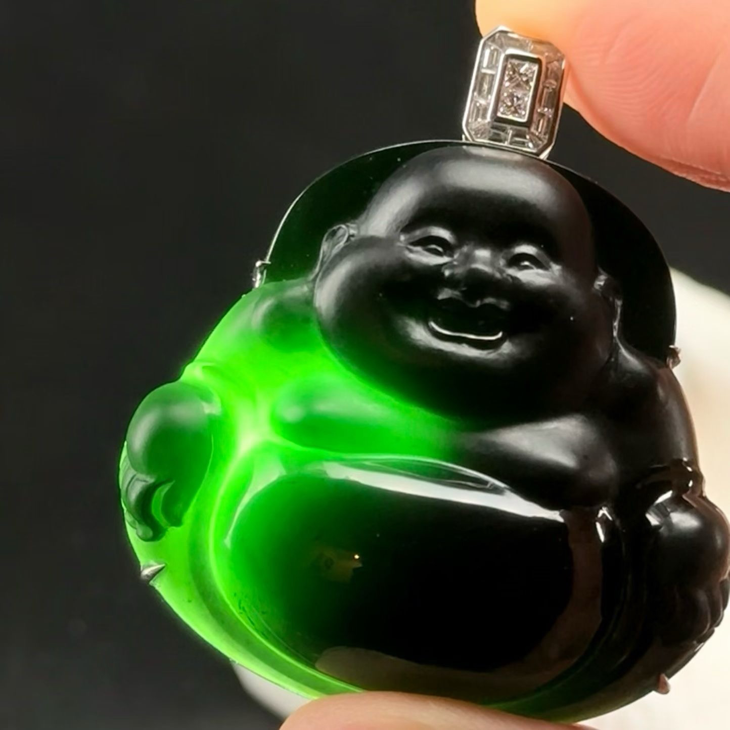精品18k墨翠大肚佛 种好色正 黑度极好 打灯通透 油性十足  尺寸45.9