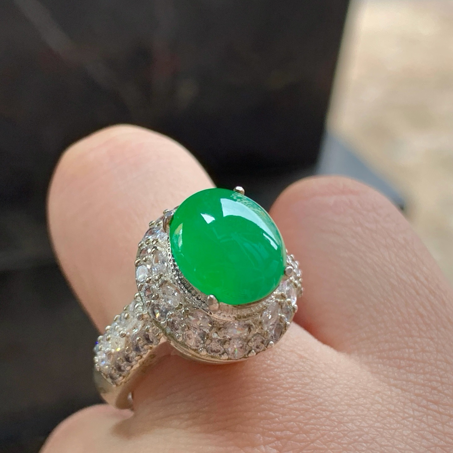 浓绿色戒面^_^鲜艳 玉质温润