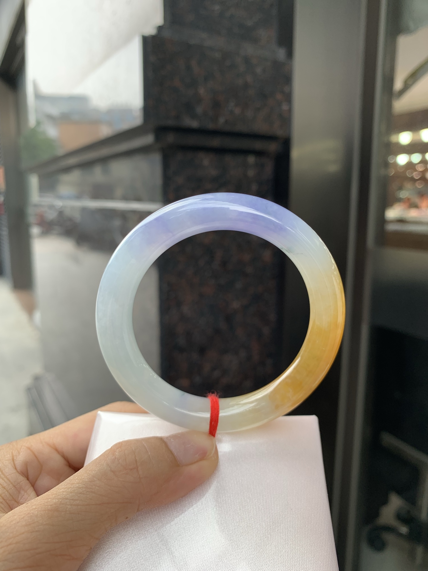 黄加紫福禄圆条 0531-N869 打灯多处细纹，底妆水润细腻，难得一见黄紫双彩福禄特色镯，一眼万年，如命定之约，携富贵之韵，在腕，心安，未来可期