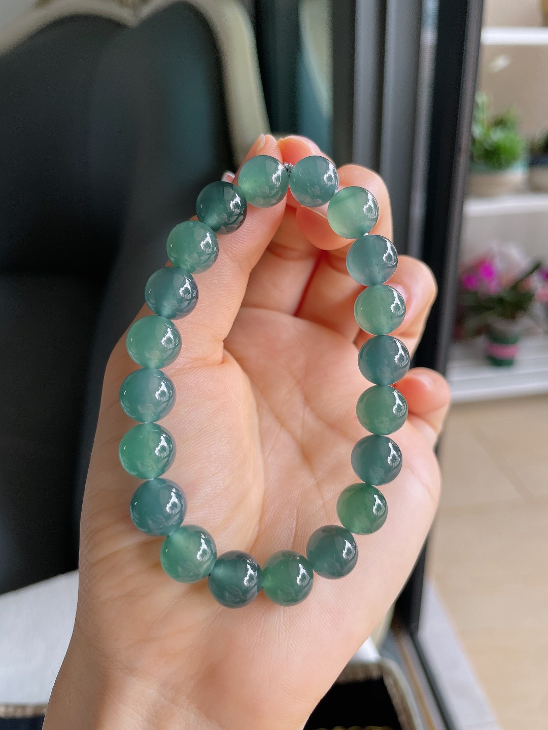 天然翡翠A货，冰蓝水双彩手串，尺寸：9.7mm。【编3584】