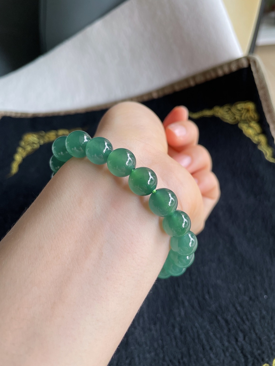 天然翡翠A货，冰蓝水手串，尺寸：9.8mm。【编3256】