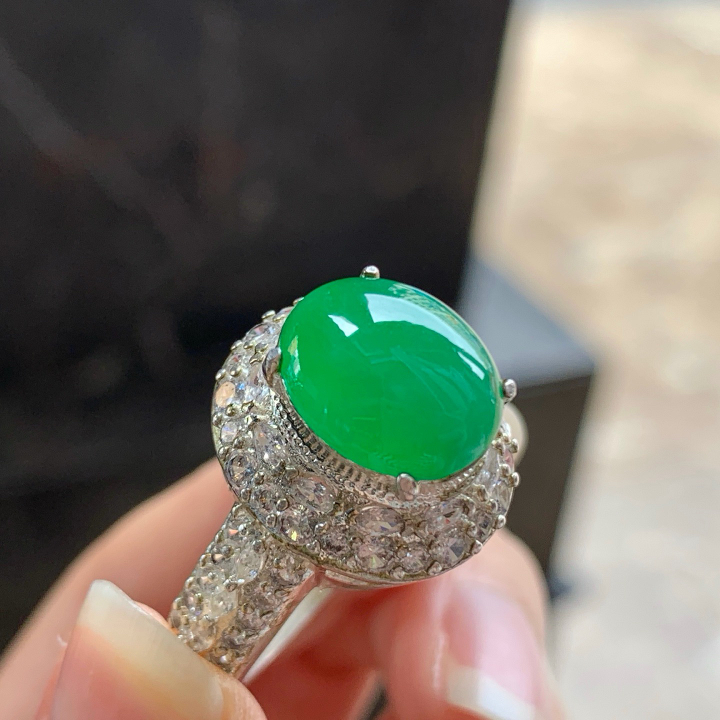 浓绿色戒面^_^鲜艳 玉质温润