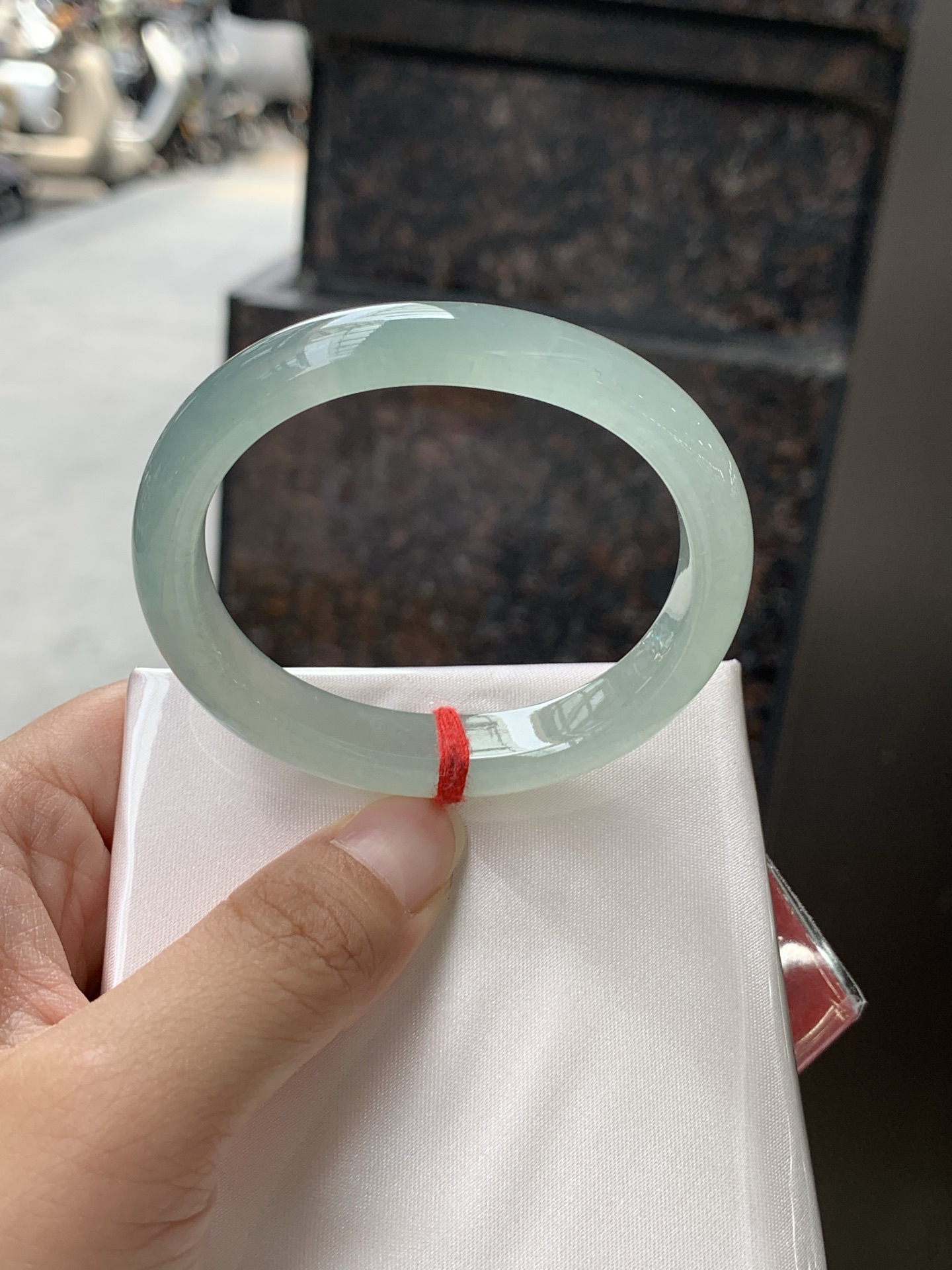 冰晴贵妃 0531-N863 打灯细纹，不影响，底妆冰透，清爽耐看的均匀晴底，夏季美好的冰凉感，时而晴而晴蓝，随光线变化如梦如幻
