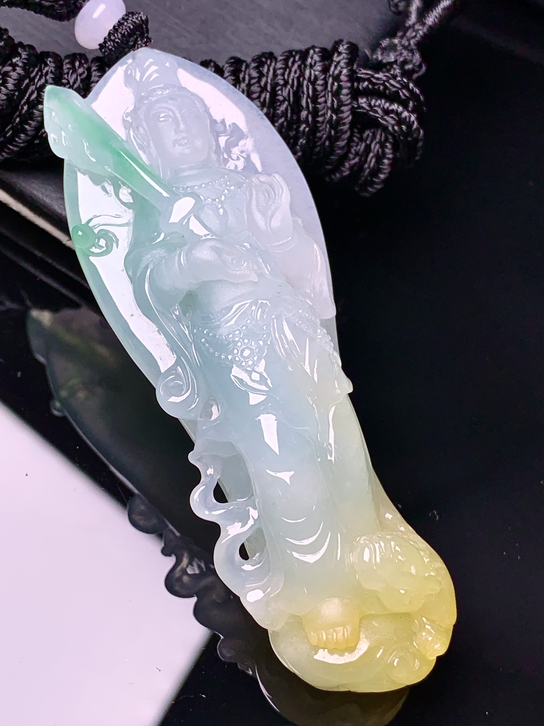 飘黄绿翡度母观音菩萨吊坠 玉质细腻 色泽艳丽清新 水润亮眼 整体尺寸69.5*25.6*11.3 w1