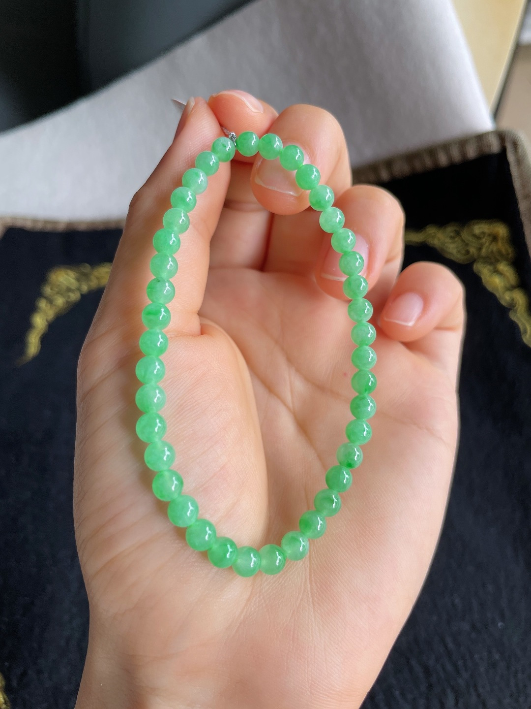️，缅甸天然翡翠A货，冰满绿手串，尺寸：4.8mm。【编3977】