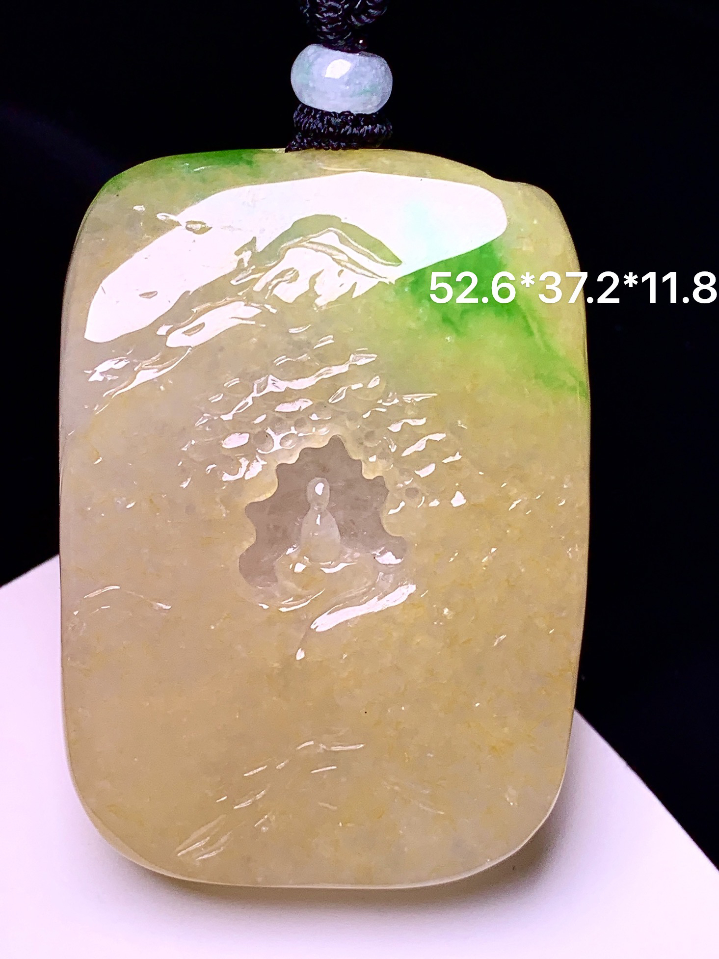 黄翡飘绿悟道牌吊坠 玉质细腻 色泽艳丽清新 水润亮眼 整体尺寸52.6*37.2*11.8 w1