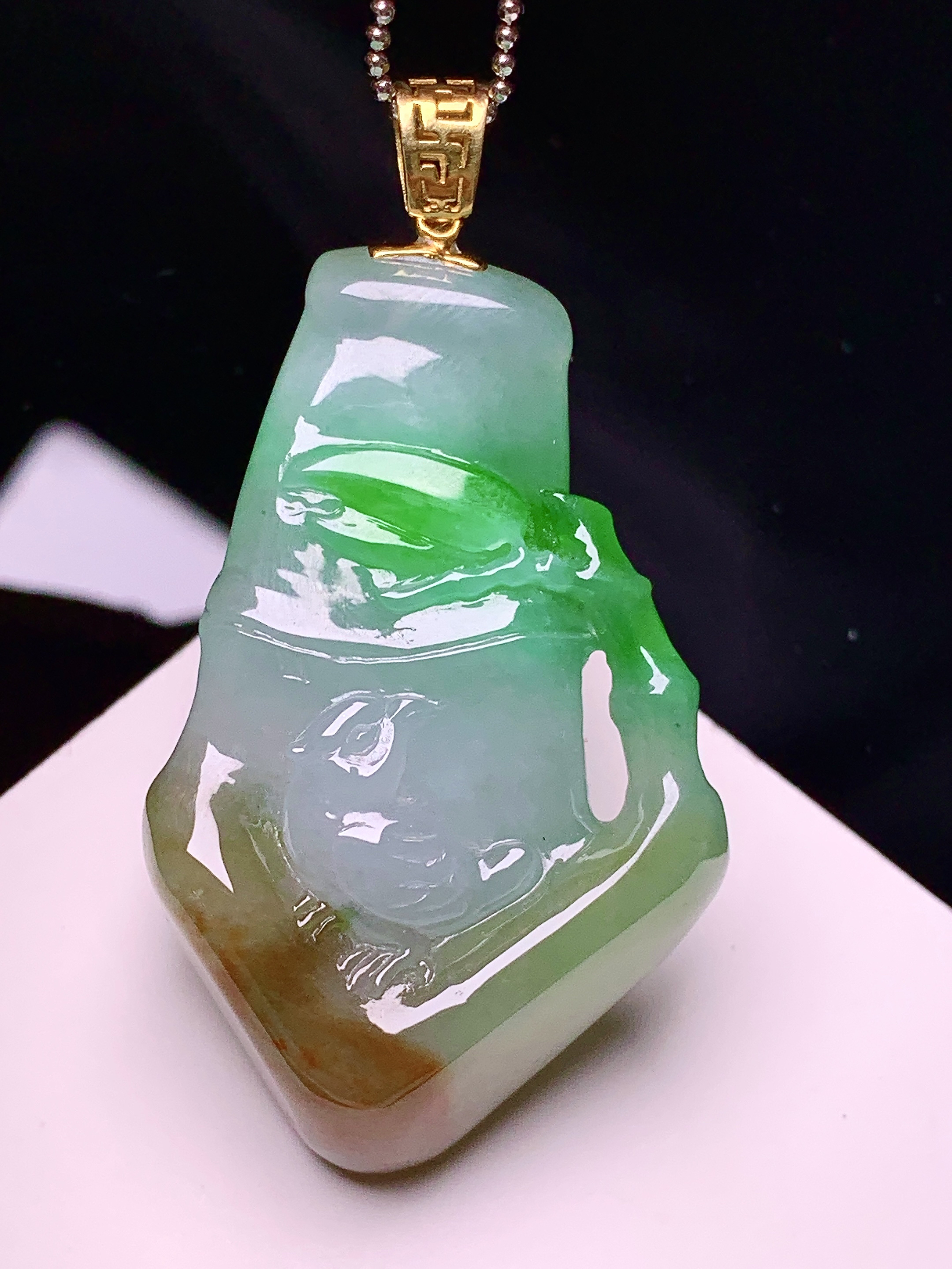 18k金镶嵌飘绿黄翡竹节吊坠 玉质细腻 色泽艳丽清新 水润亮眼 整体尺寸51*27.2*9.8 w1