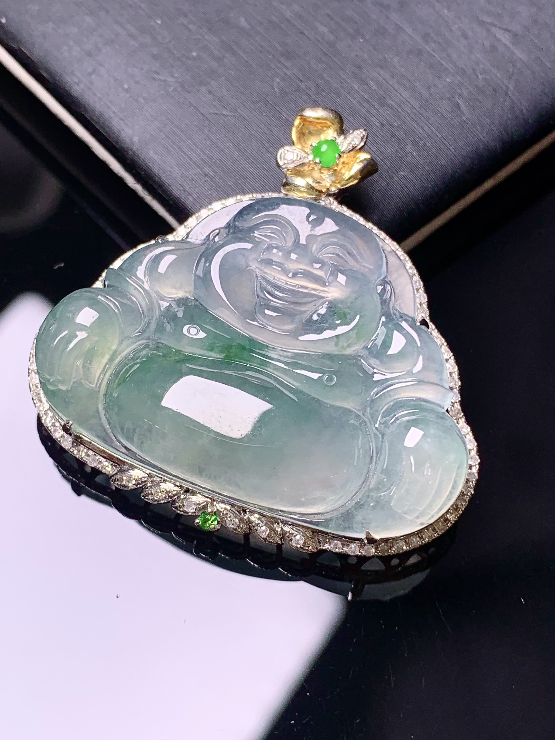 18k金镶嵌冰种佛公吊坠 玉质细腻 色泽艳丽清新 水润亮眼 整体尺寸32.5*33.8*8.5 yz