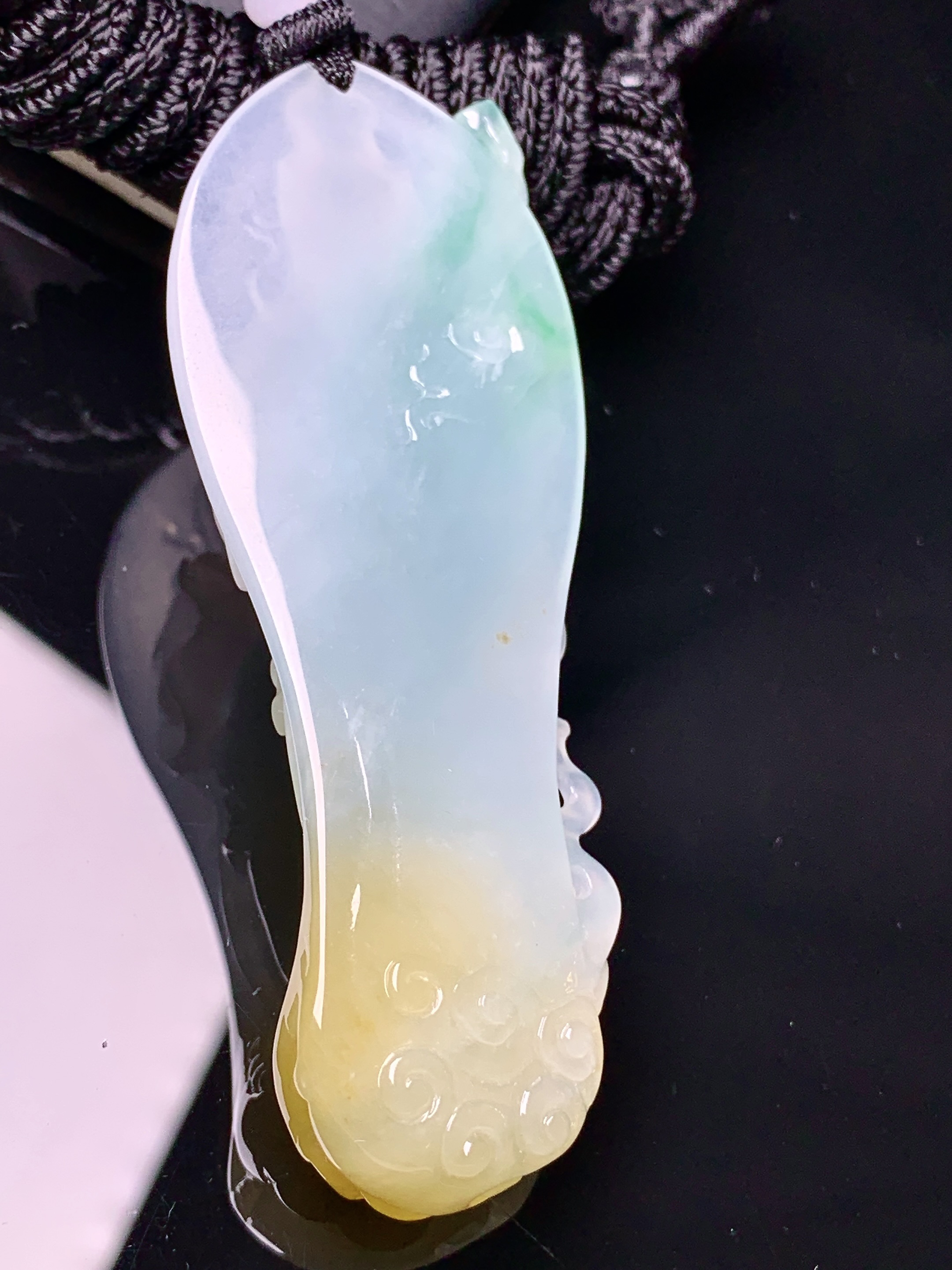 飘黄绿翡度母观音菩萨吊坠 玉质细腻 色泽艳丽清新 水润亮眼 整体尺寸69.5*25.6*11.3 w1