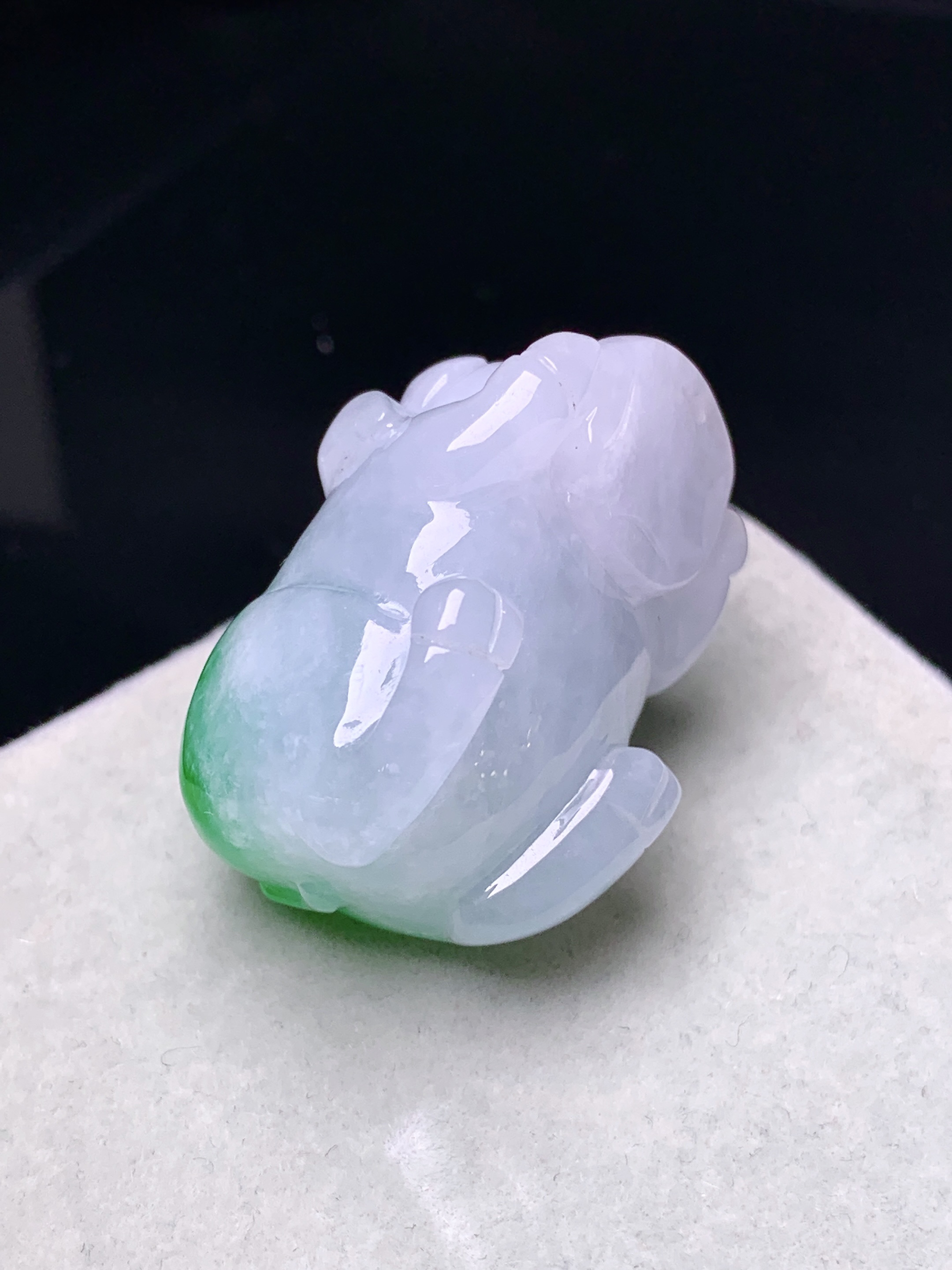 飘绿生肖猪吊坠 玉质细腻 色泽艳丽清新 水润亮眼 整体尺寸29.8*20*17 a5