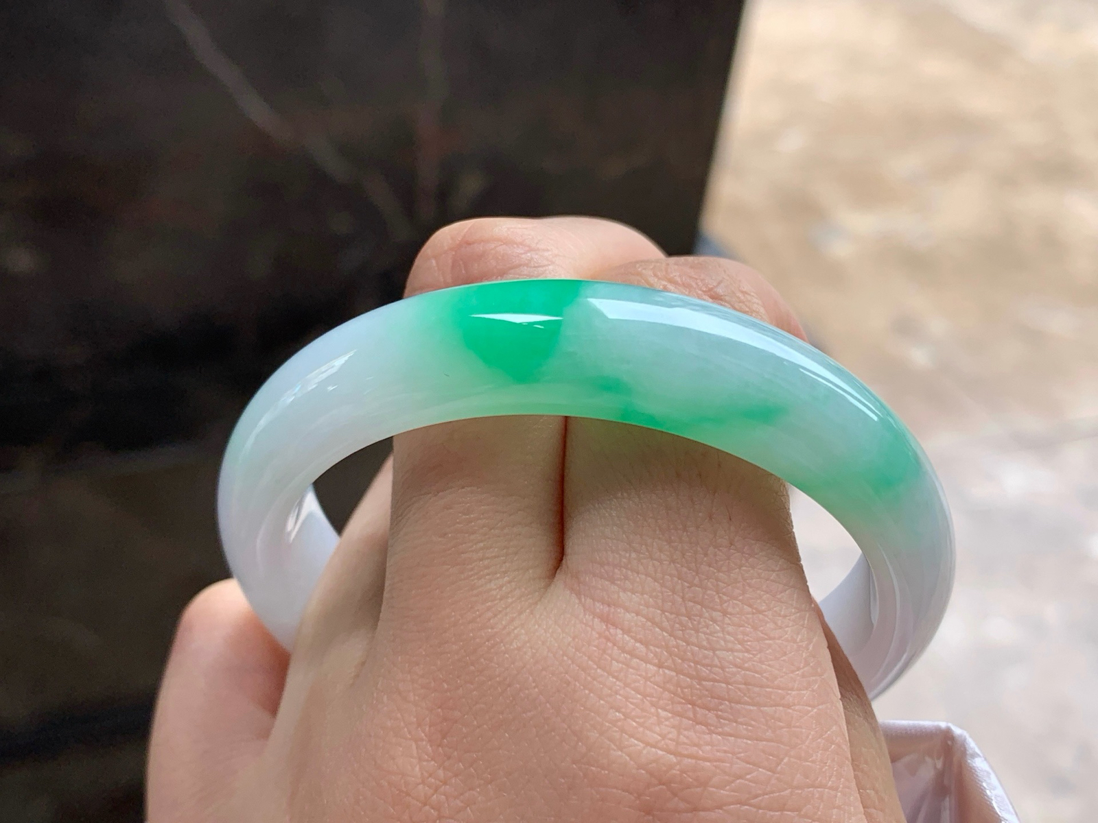 54.2-13-7.5
飘绿贵妃手镯^_^色阳 正圈51 52可以带