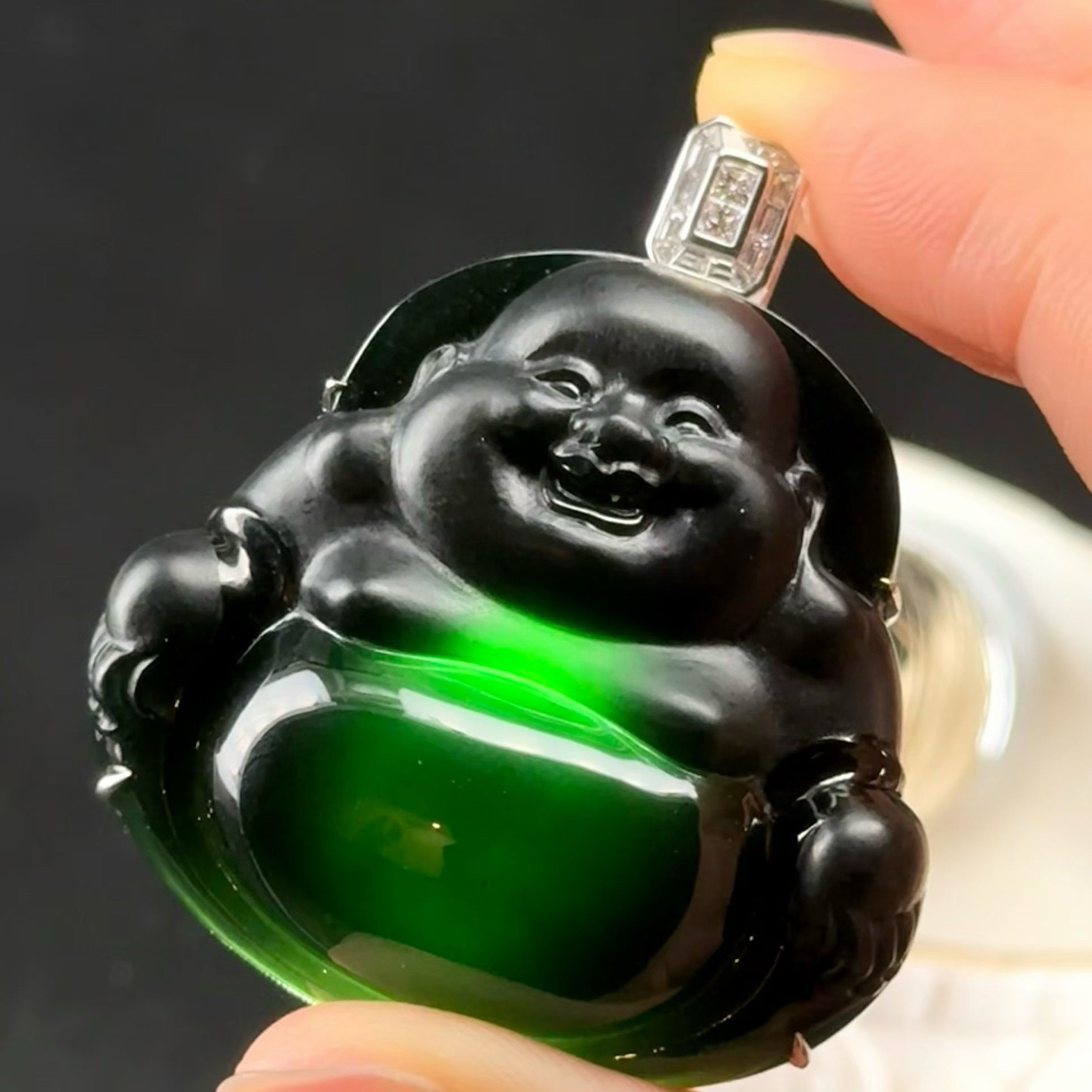 精品18k墨翠大肚佛 种好色正 黑度极好 打灯通透 油性十足  尺寸45.9