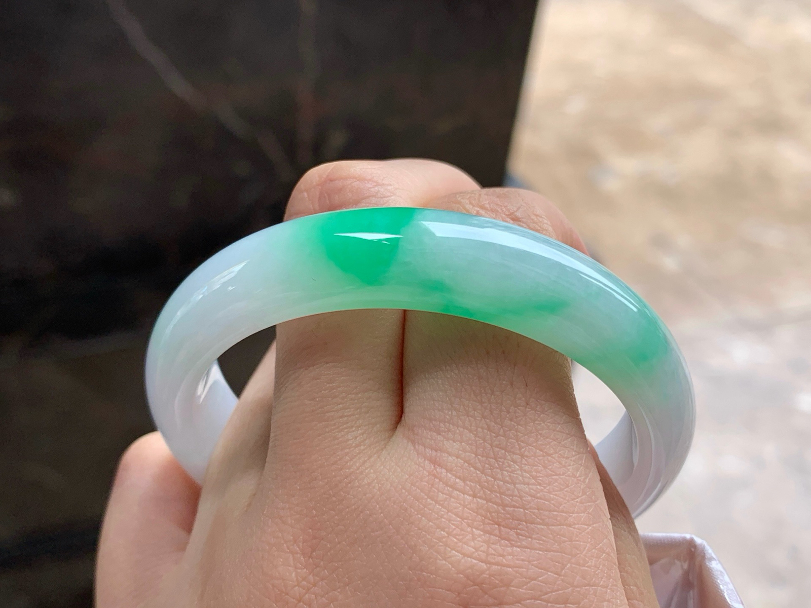 54.2-13-7.5
飘绿贵妃手镯^_^色阳 正圈51 52可以带