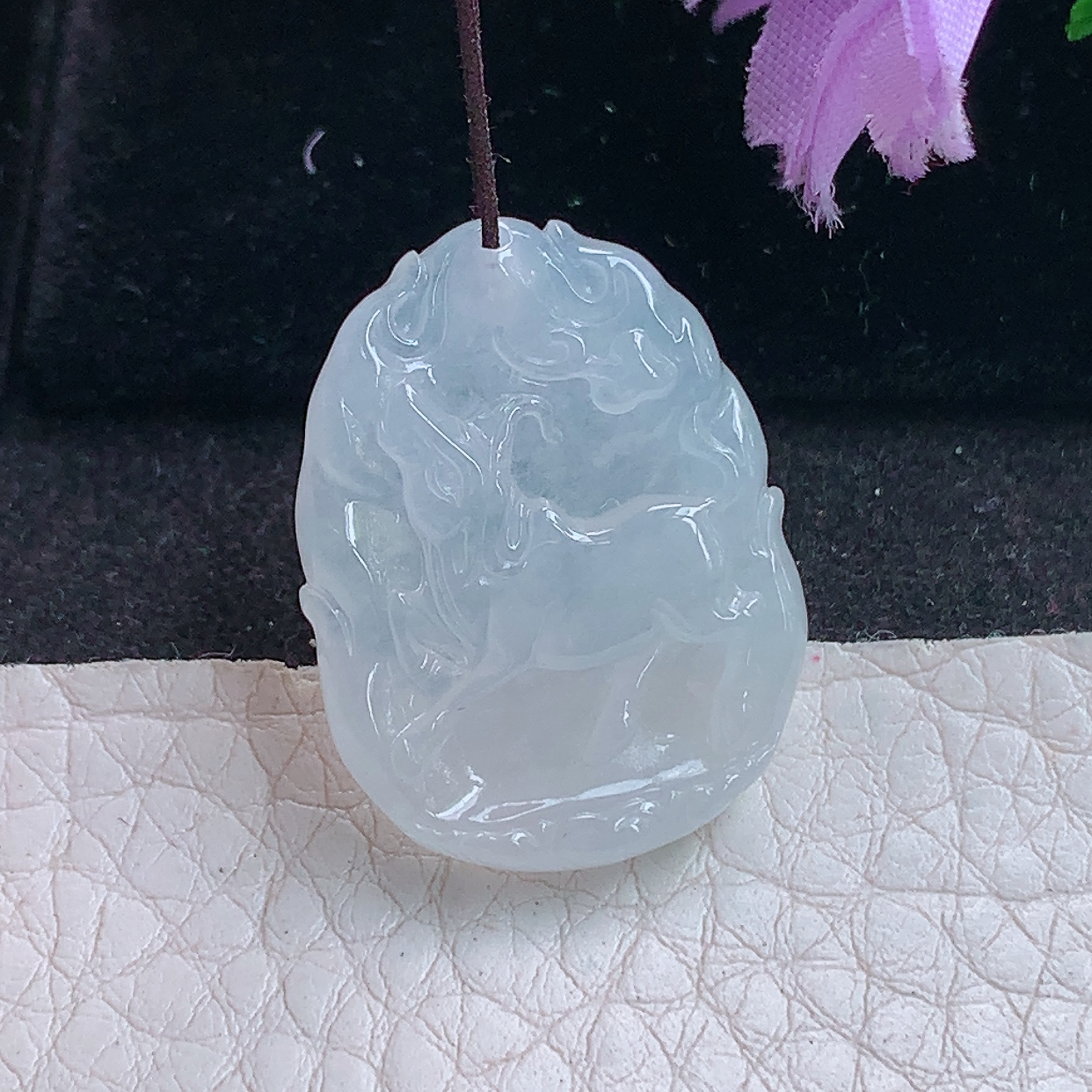 Ktj实拍27.2*20.8*4.5天然缅甸翡翠扭转乾坤 生肖牛玉吊坠 玉挂件