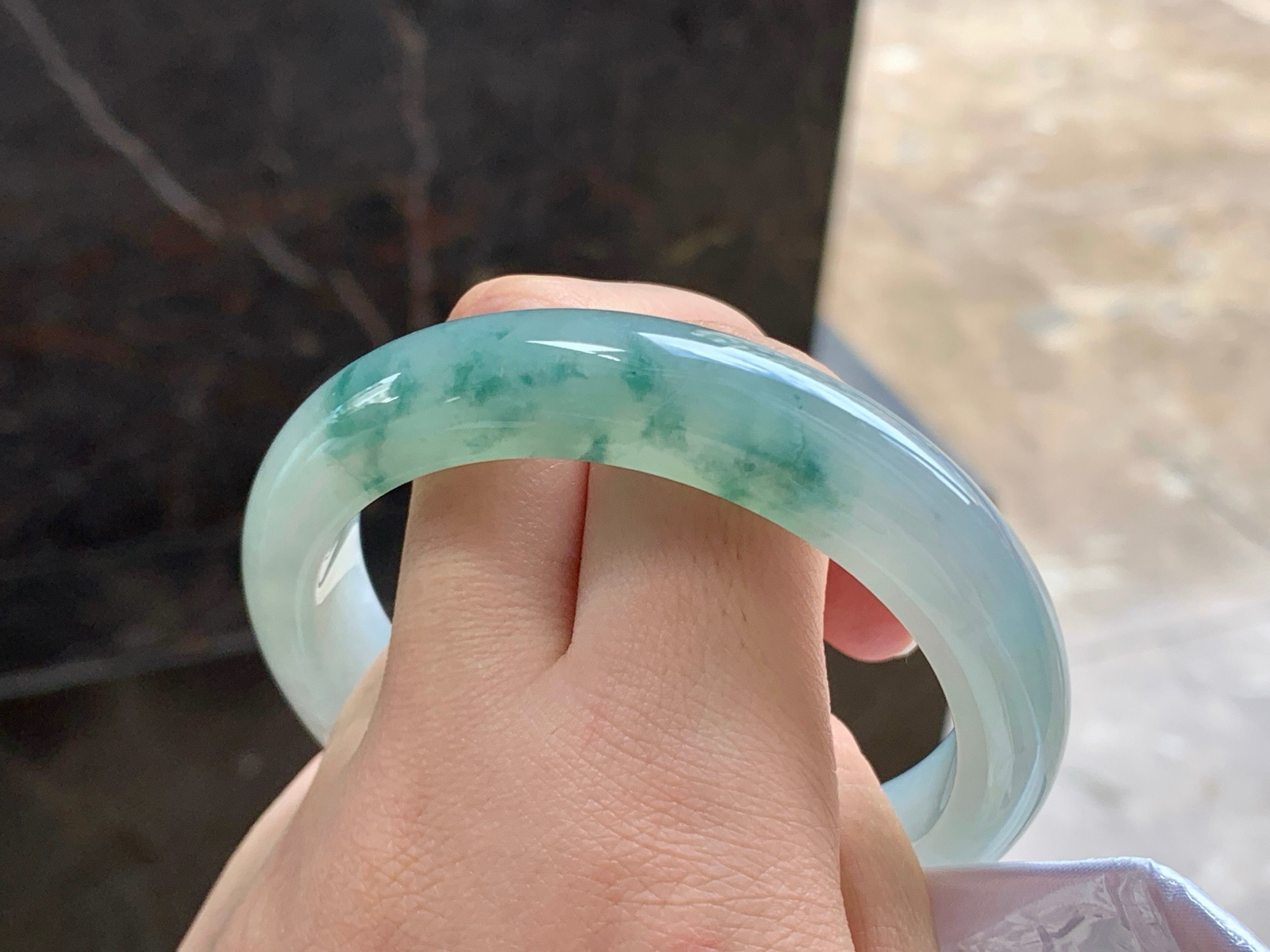 56.5-12.9-8.5
蓝花手镯^_^细腻