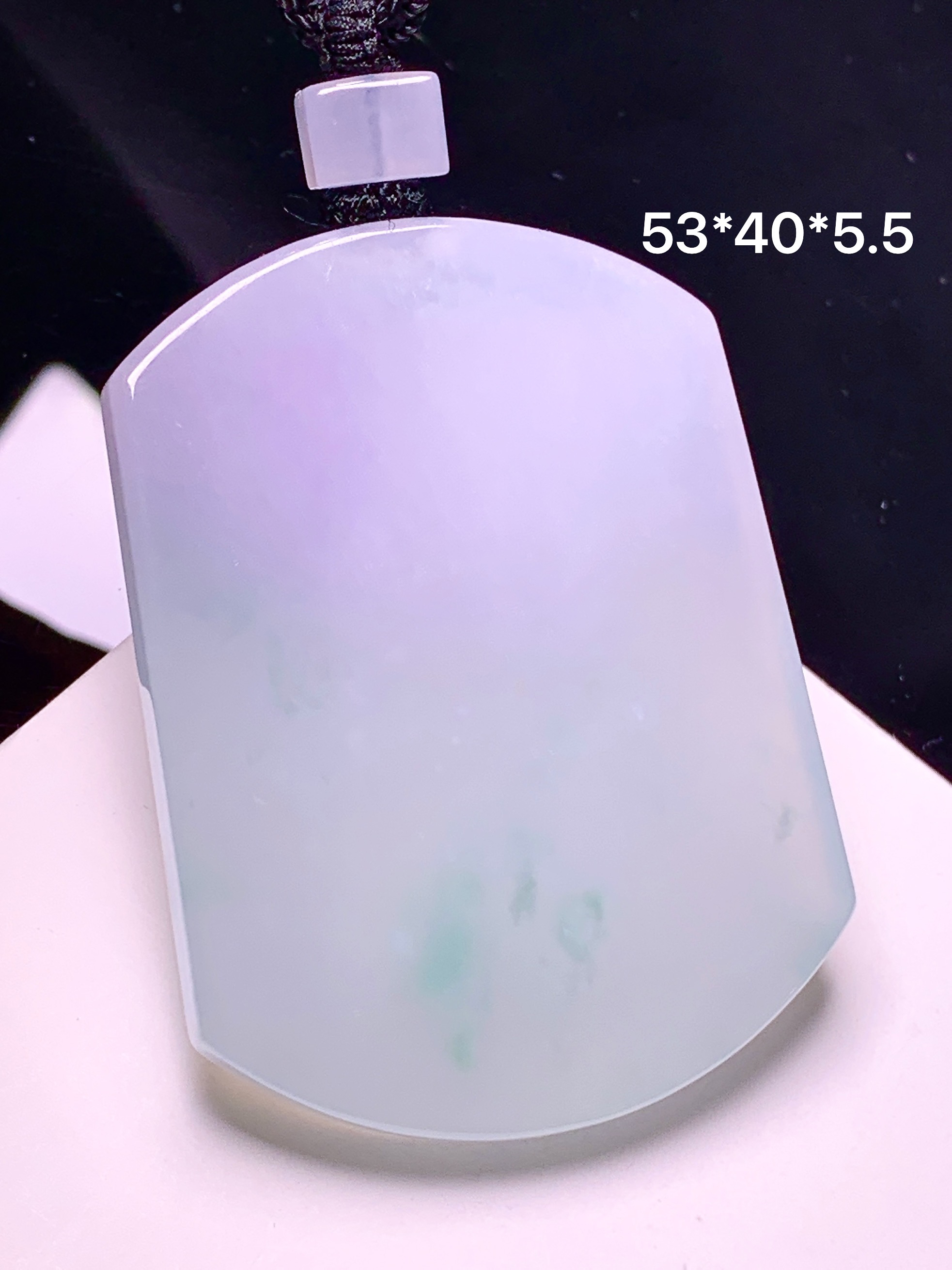 飘绿无事牌吊坠 玉质细腻 色泽艳丽清新 水润亮眼 整体尺寸53*40*5.5 L1