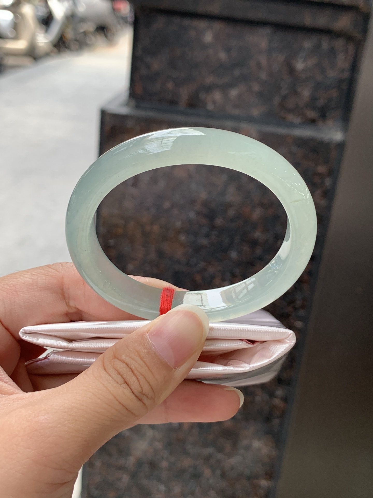 冰晴贵妃 0531-N863 打灯细纹，不影响，底妆冰透，清爽耐看的均匀晴底，夏季美好的冰凉感，时而晴而晴蓝，随光线变化如梦如幻