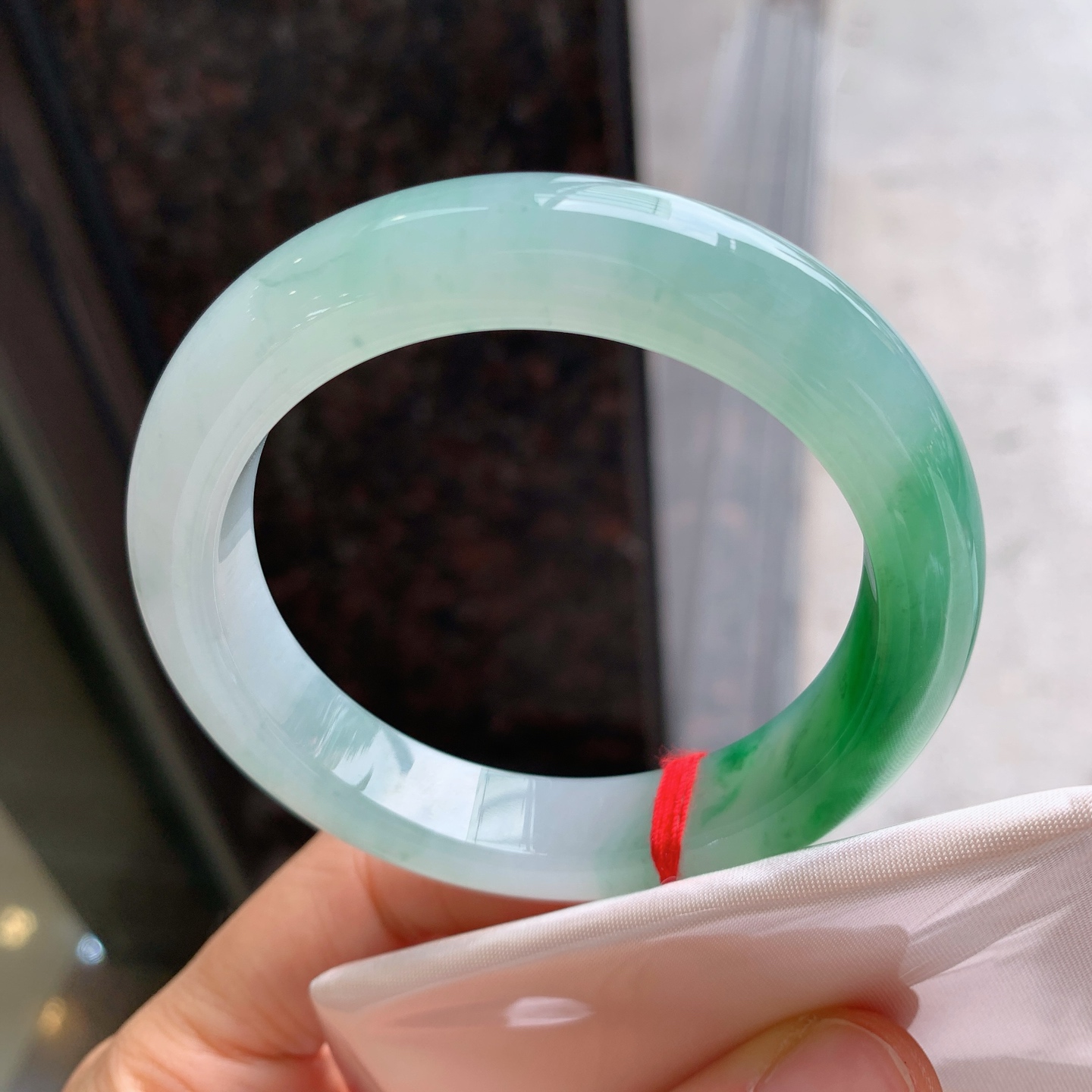 正圈冰飘绿 无裂 尺寸：55.2/12.2/9.3 细腻