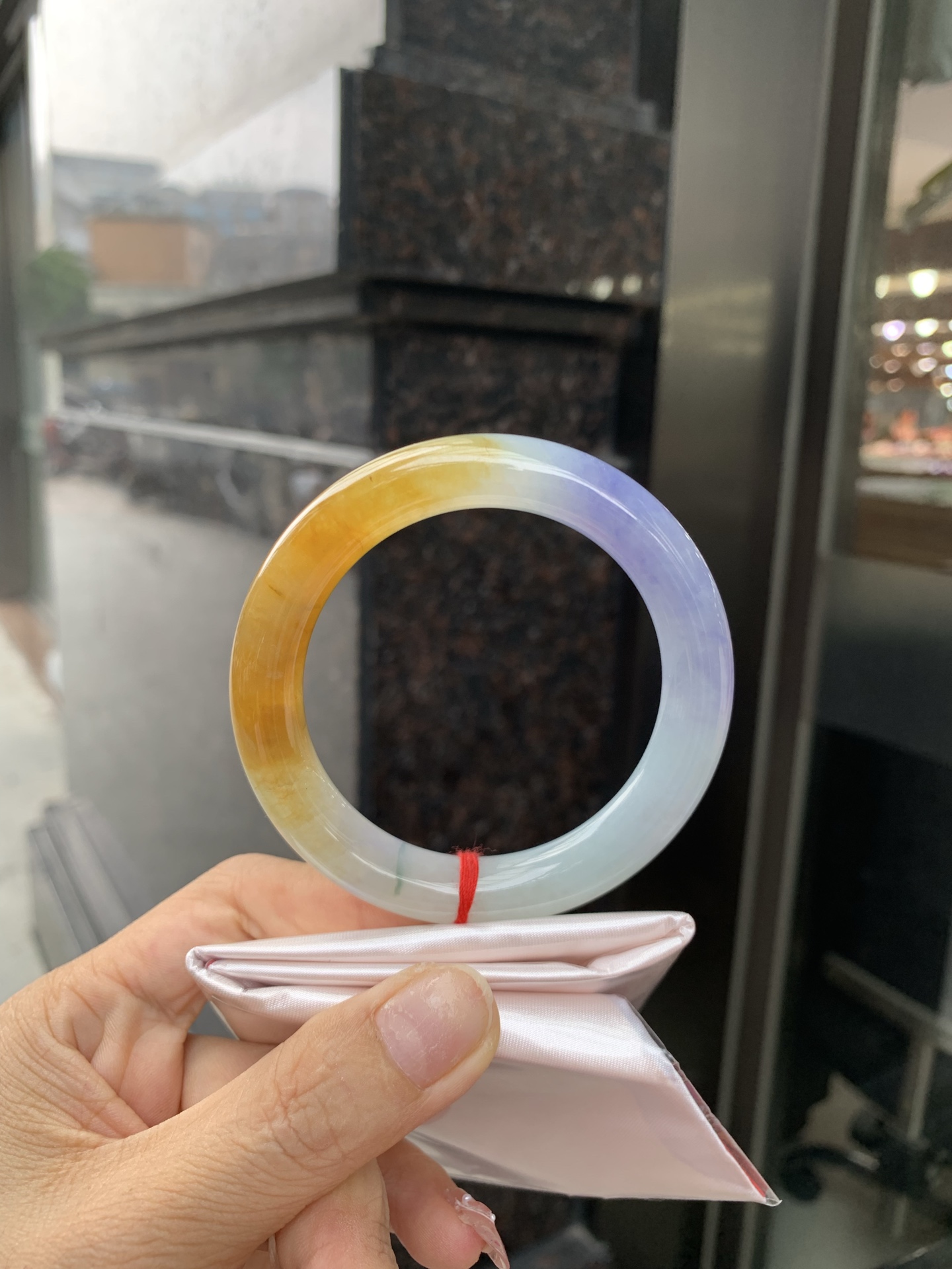 黄加紫福禄圆条 0531-N869 打灯多处细纹，底妆水润细腻，难得一见黄紫双彩福禄特色镯，一眼万年