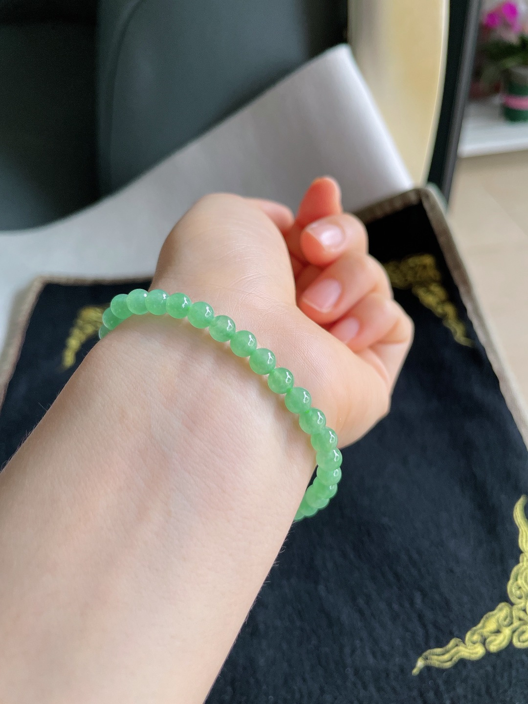 ️，缅甸天然翡翠A货，冰满绿晴绿手串，尺寸：5.2mm。【编3547】