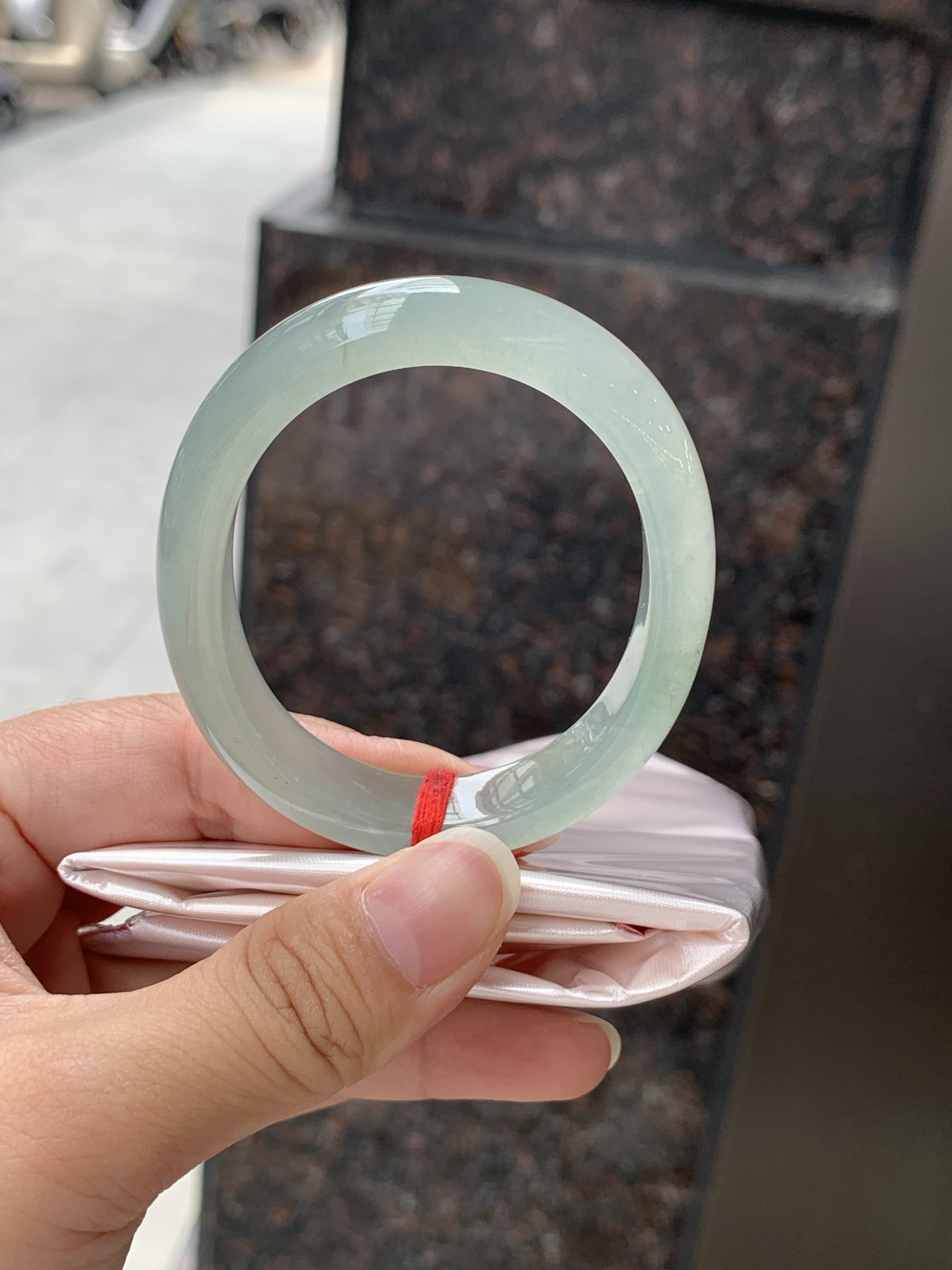 冰晴贵妃 0531-N863 打灯细纹，不影响，底妆冰透，清爽耐看的均匀晴底，夏季美好的冰凉感，时而晴而晴蓝，随光线变化如梦如幻