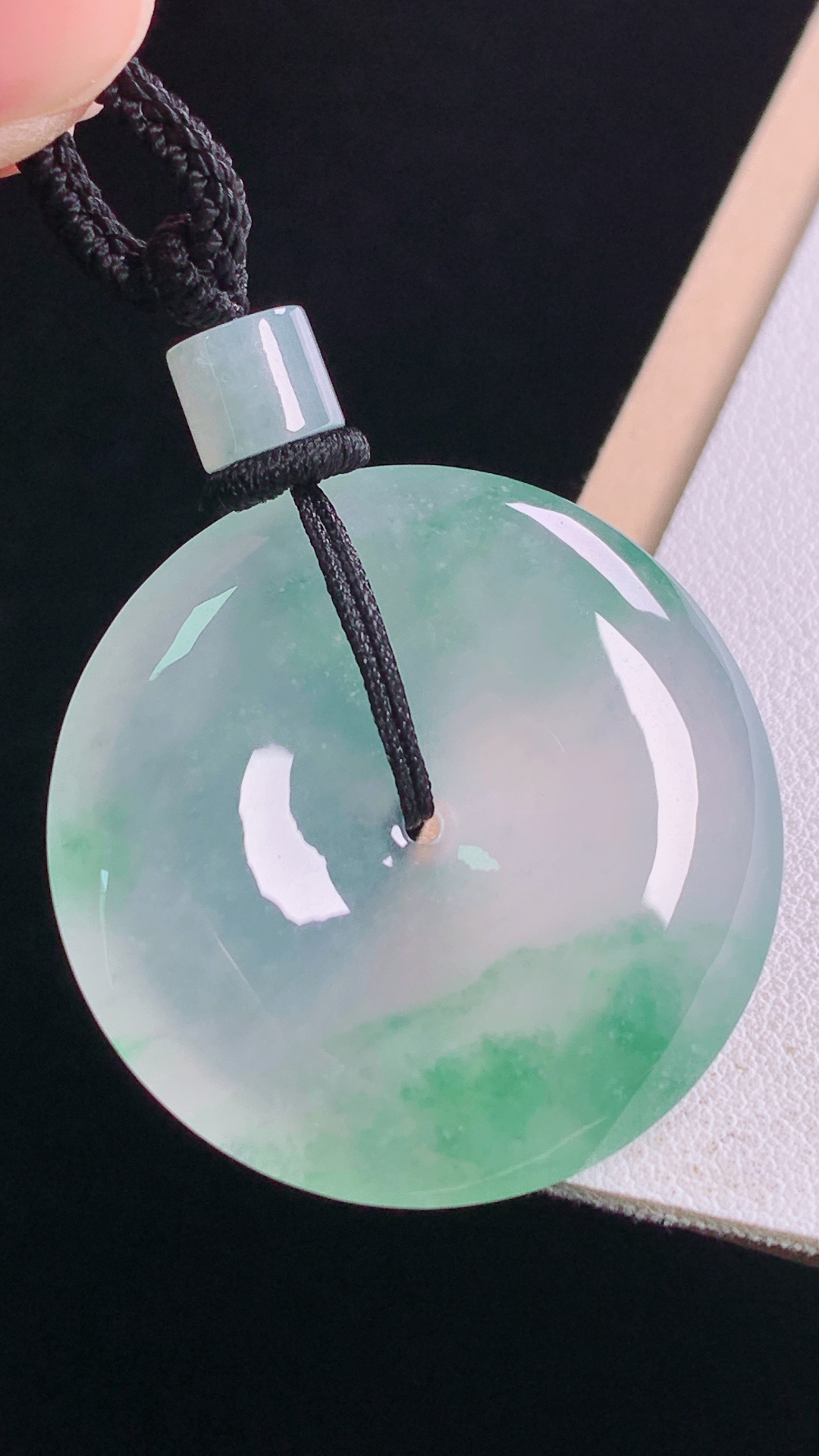 冰种飘花平安扣 种水，花色灵动，胶感荧光，无裂 尺寸:34.3-6.0mm 27