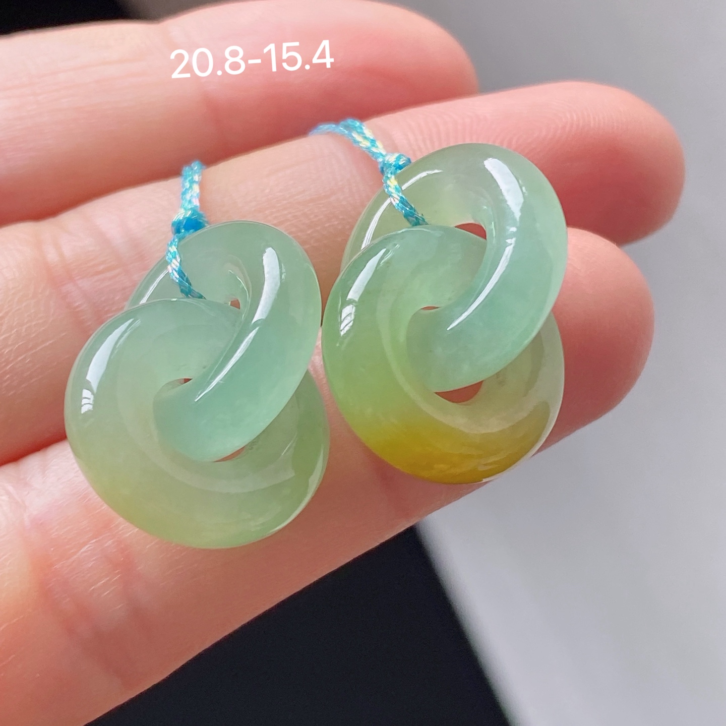 冰黄环环相扣挂件。底子细腻，种老水润，佩戴精致优雅 货号27724，20.8-15.4